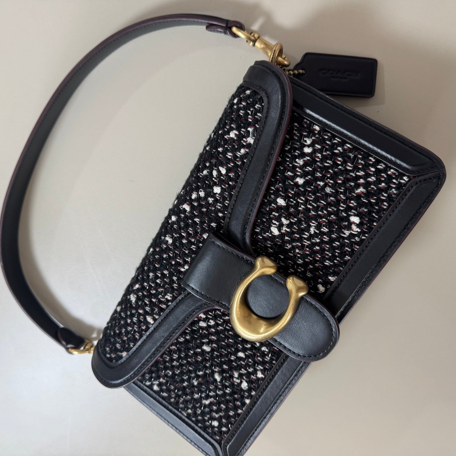 COACH - HIVE PRELOVED