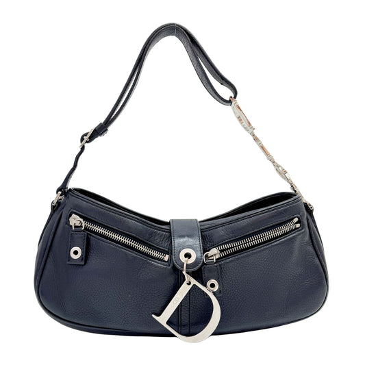 One Shoulder Black Leather D Metal Logo Shoulder Bag
