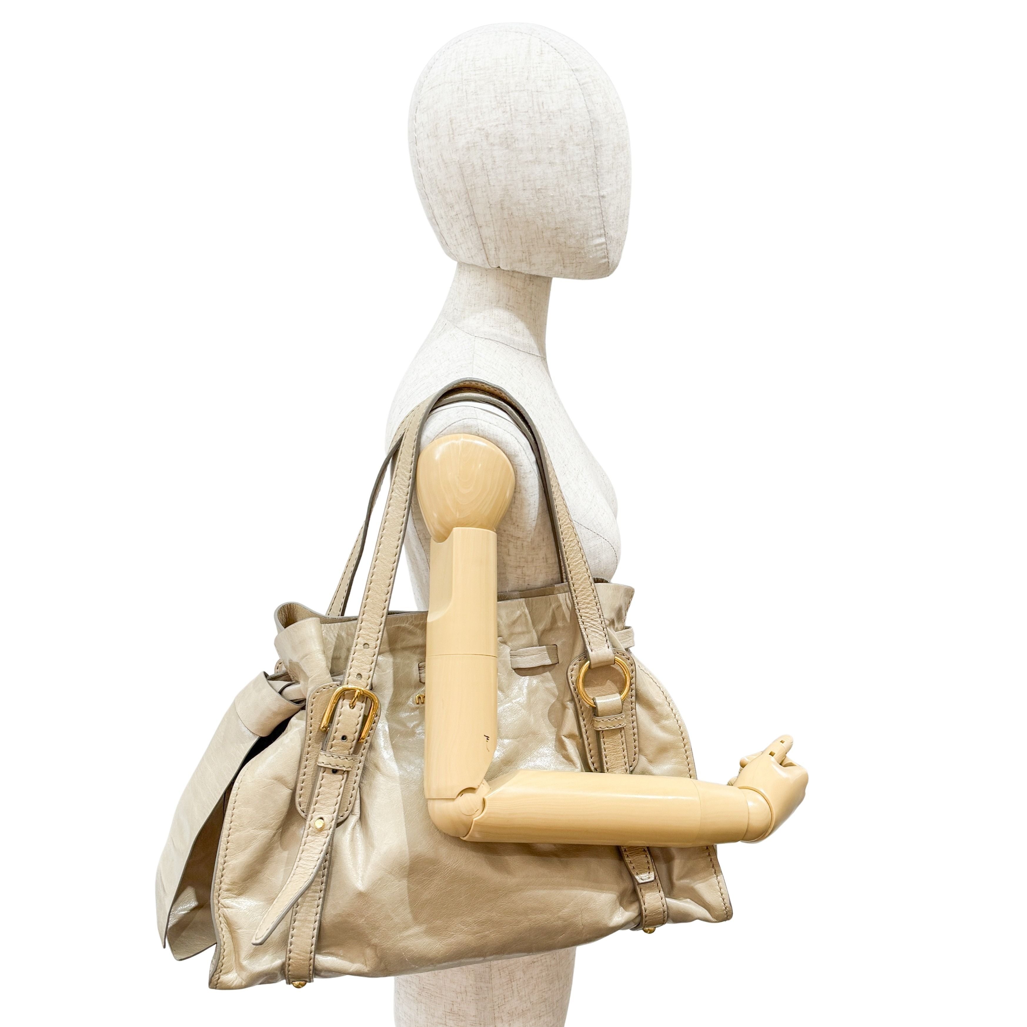 Vitello Lux Bow Beige Leather Bag