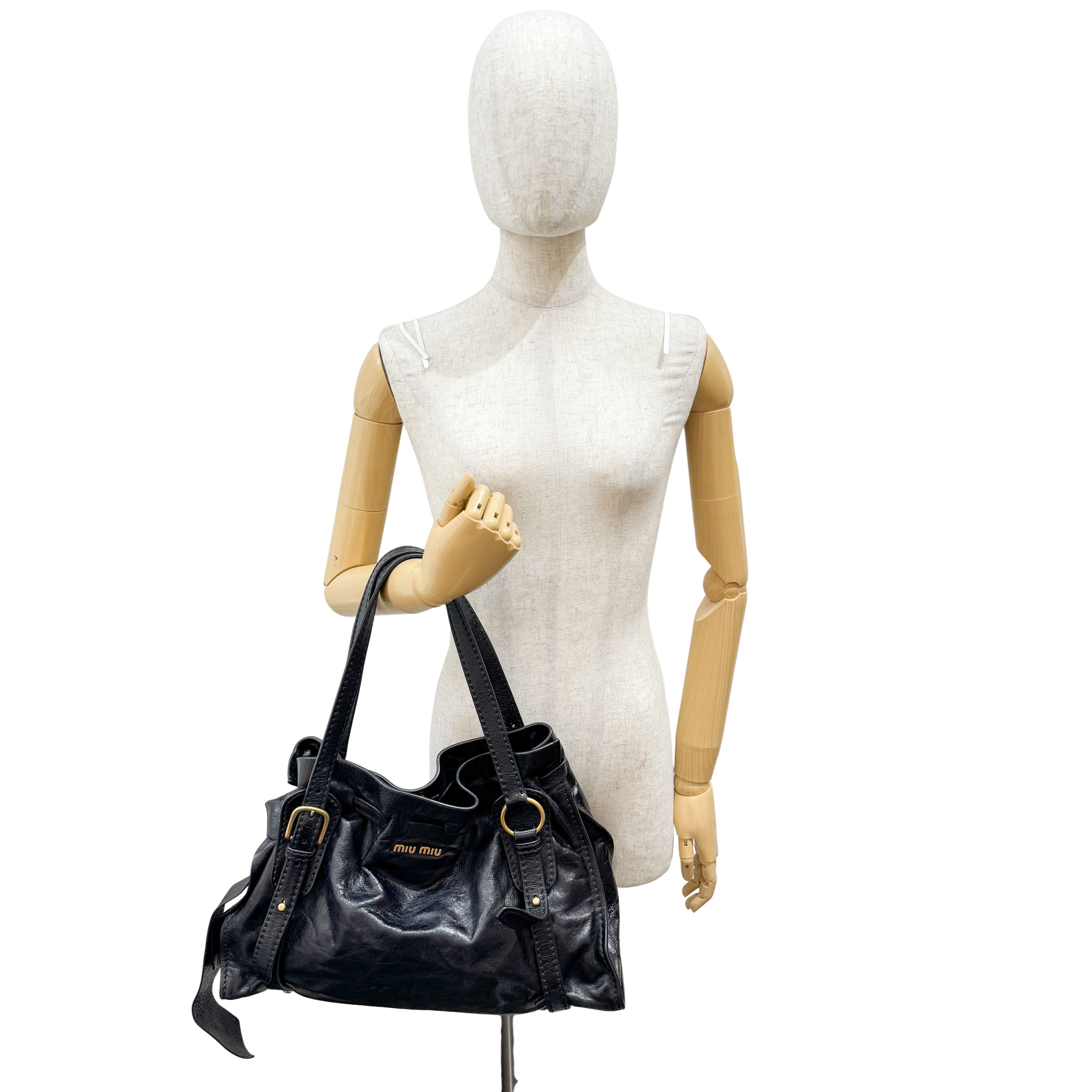 Vitello Lux Bow Black Leather Shoulder Bag