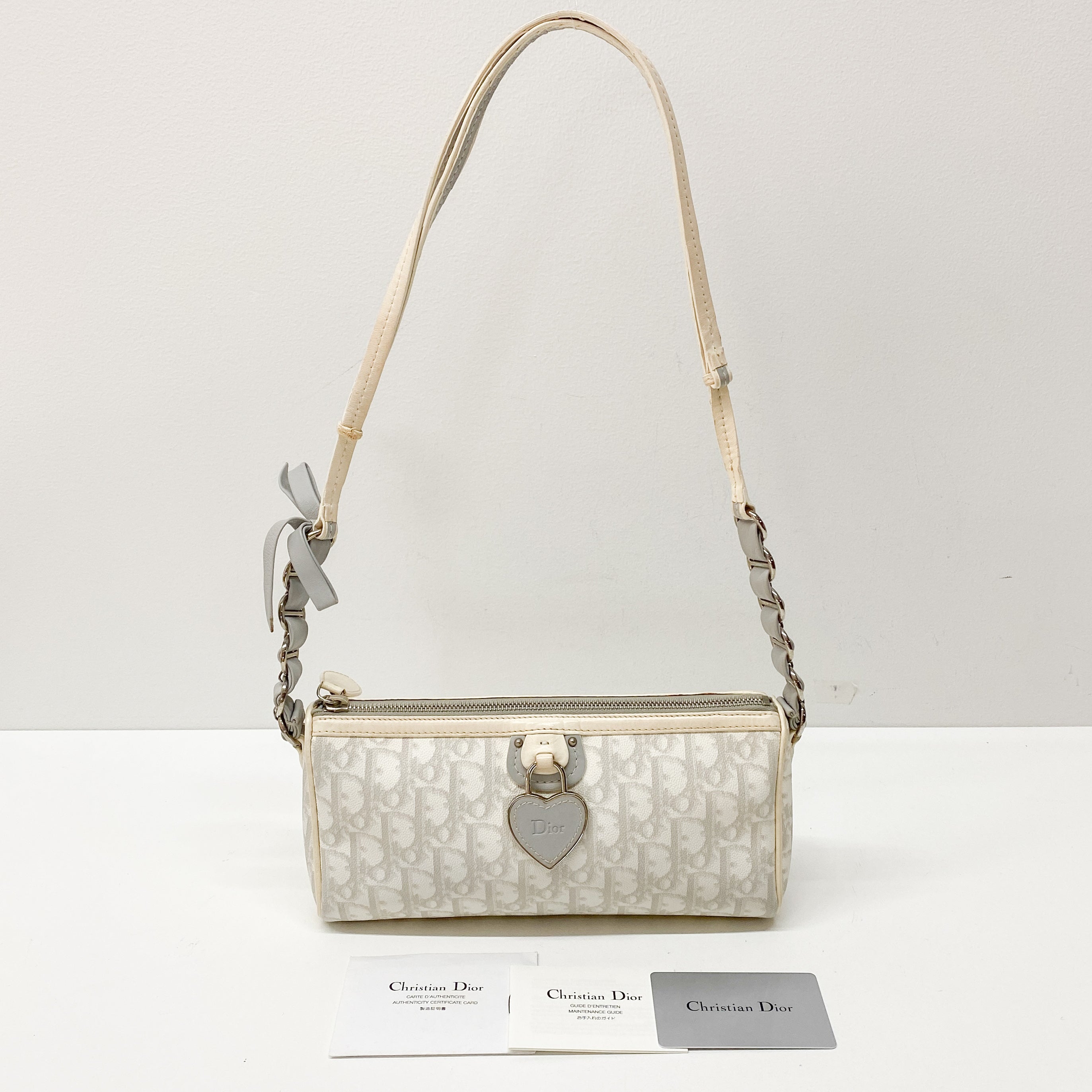 Romantique White Trotter Shoulder Bag