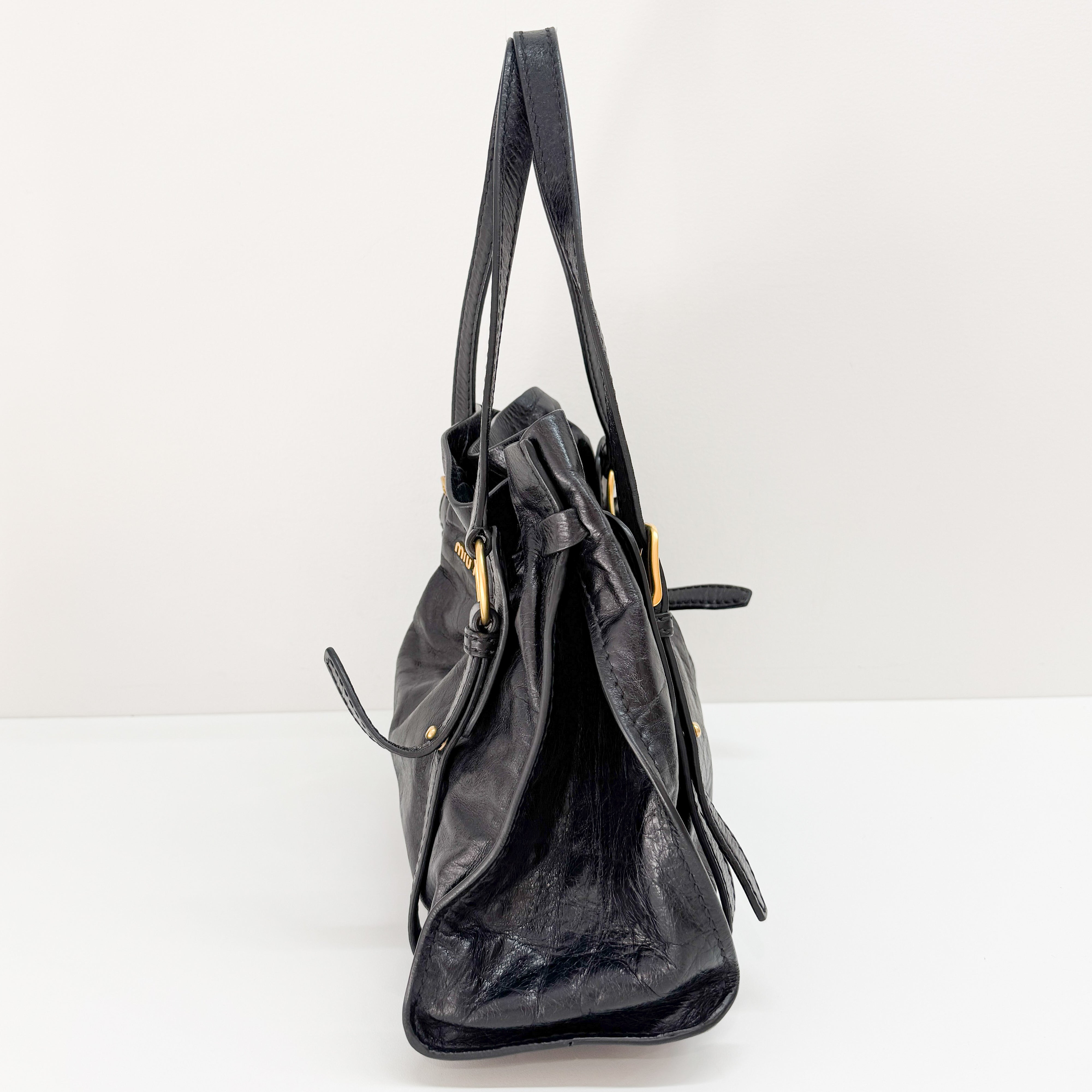 Vitello Lux Bow Black Leather Shoulder Bag