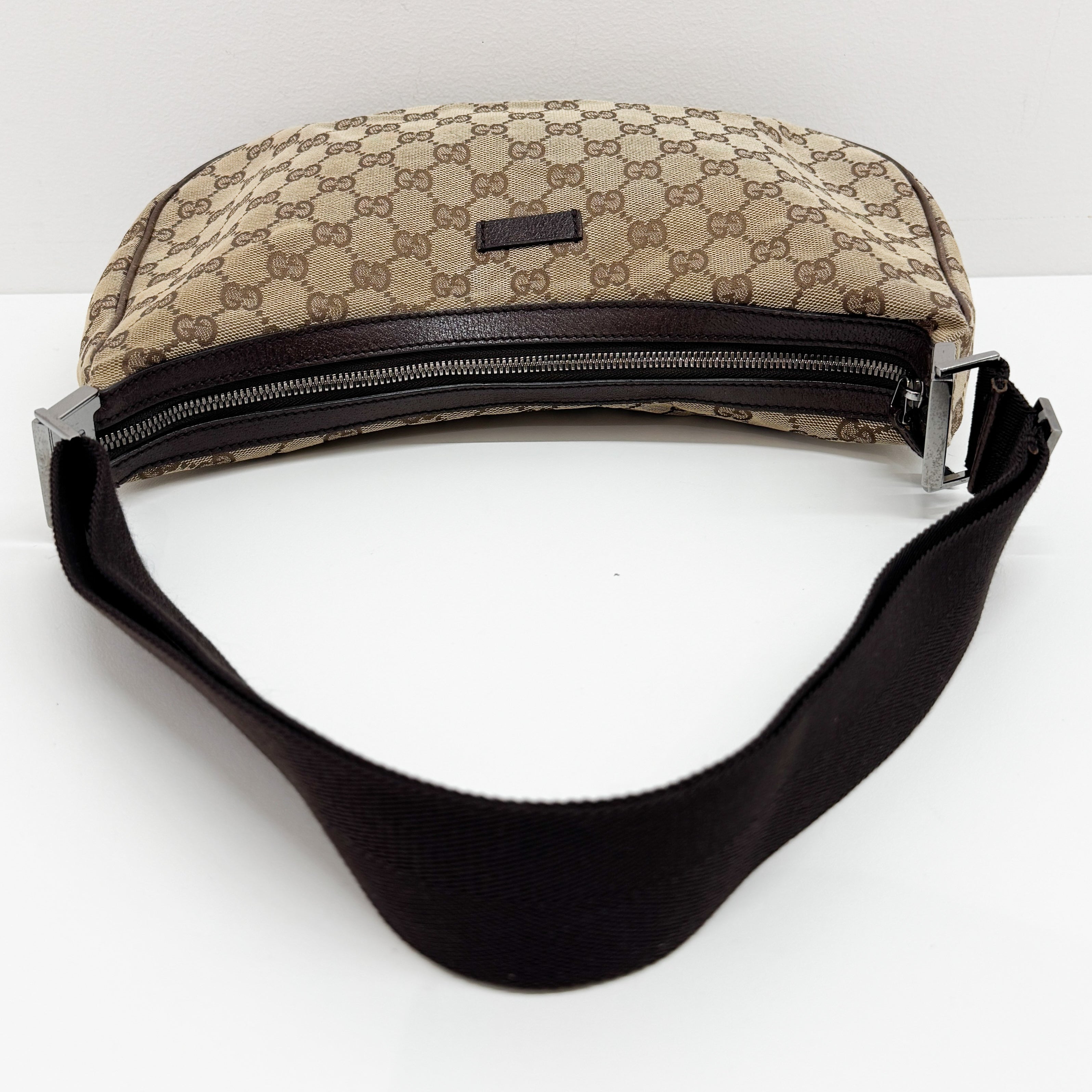 GG Canvas Shoulder Bag