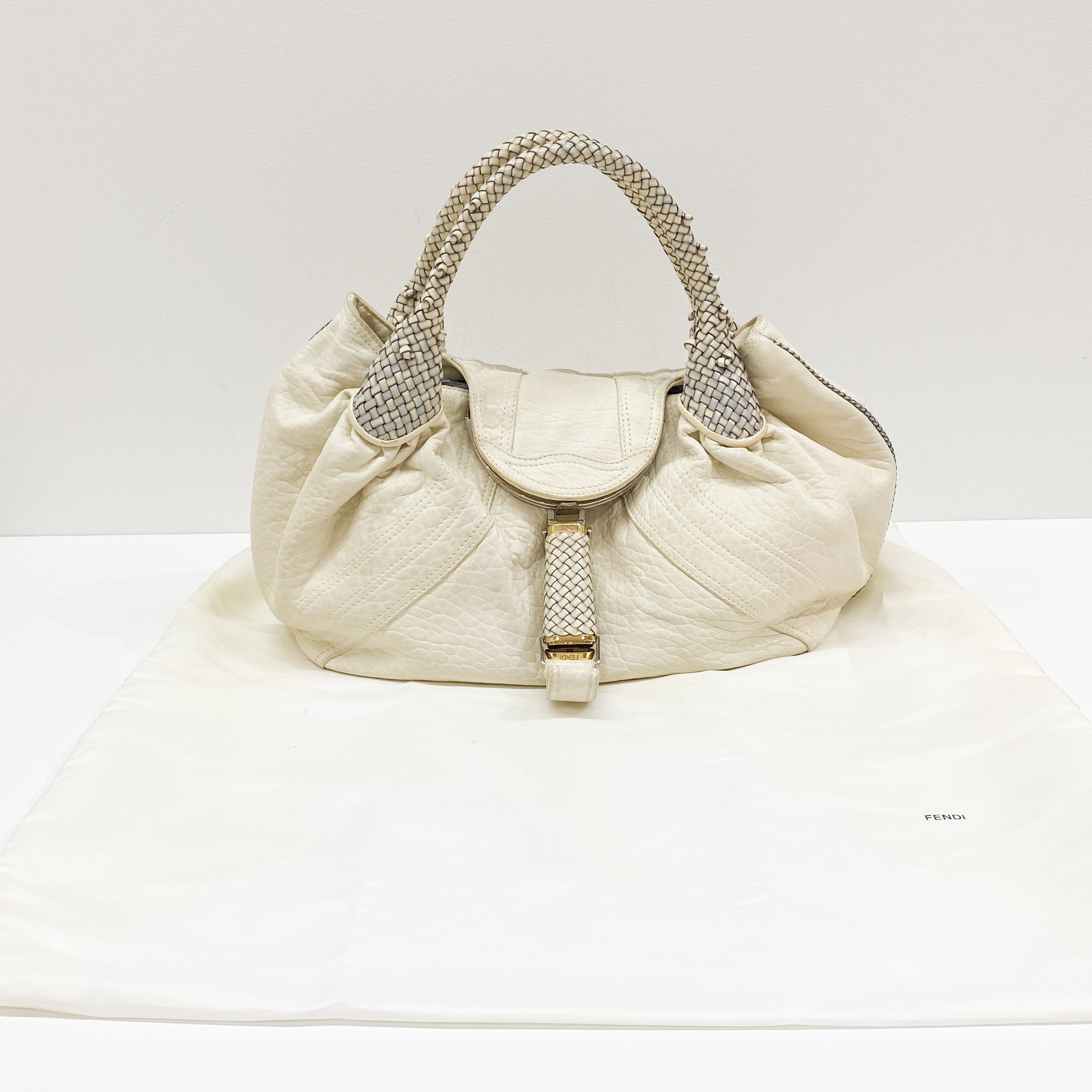 Vintage White Basket Leather Hand Bag