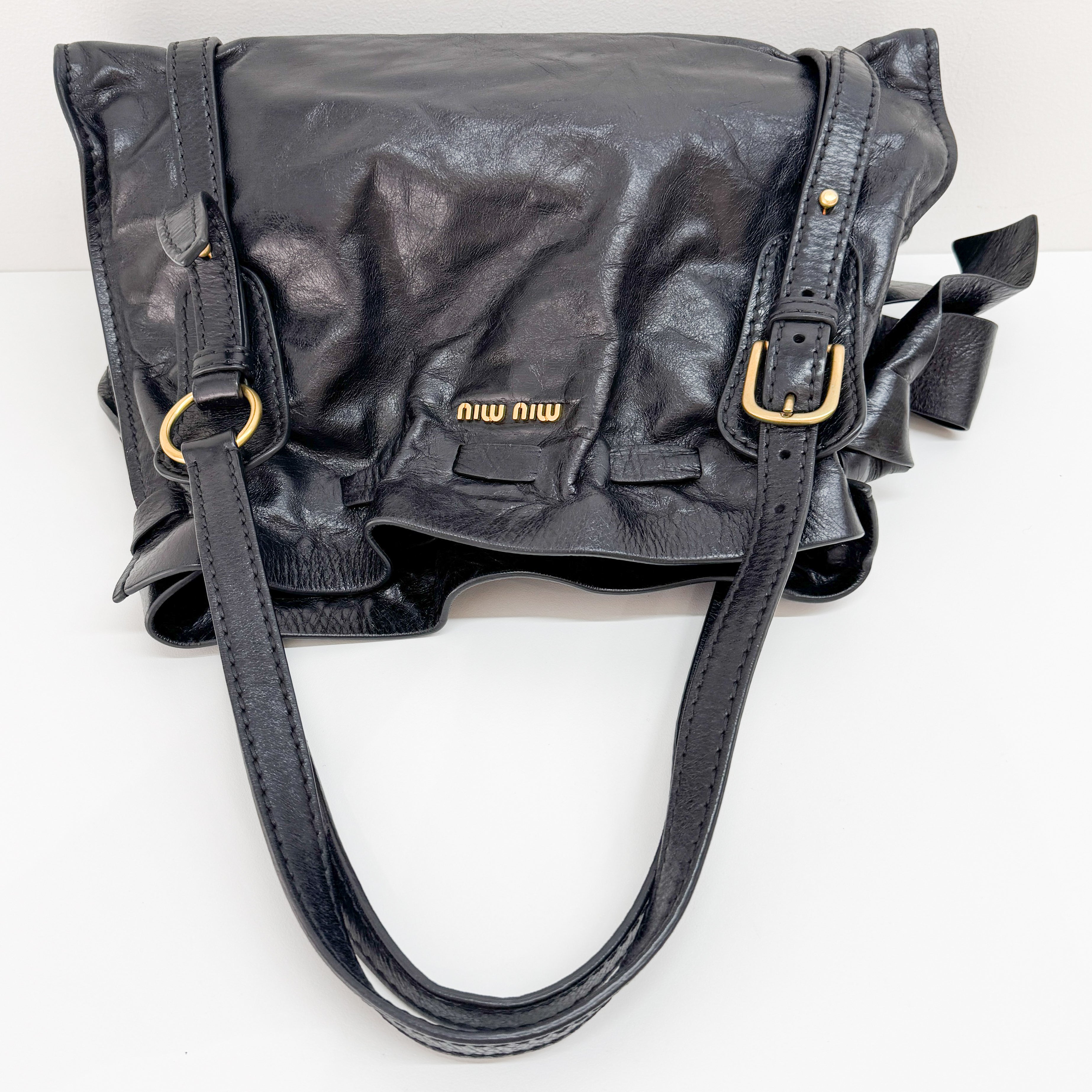 Vitello Lux Bow Black Leather Shoulder Bag