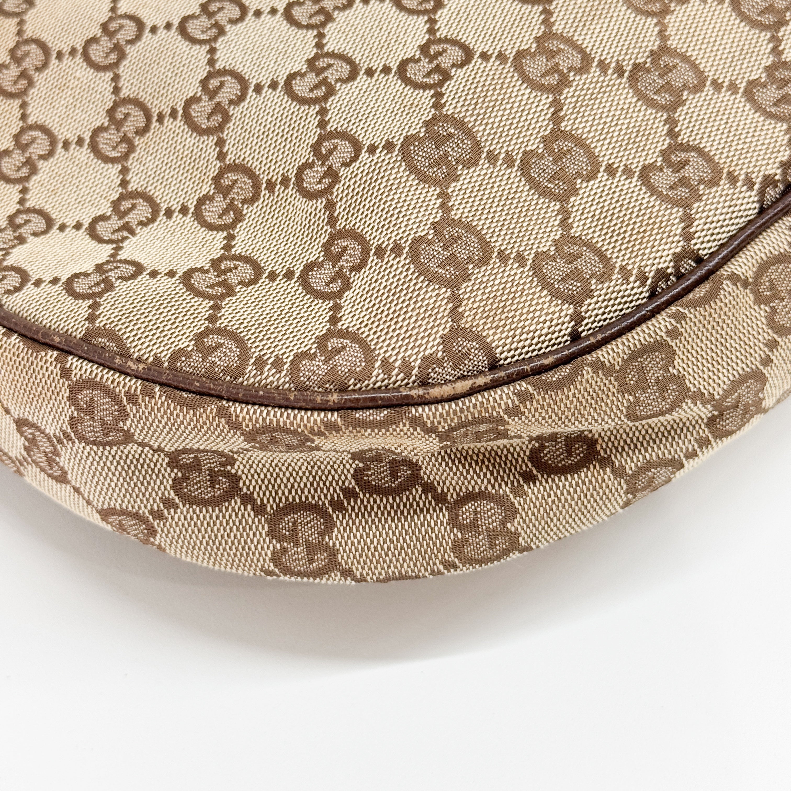 GG Canvas Shoulder Bag