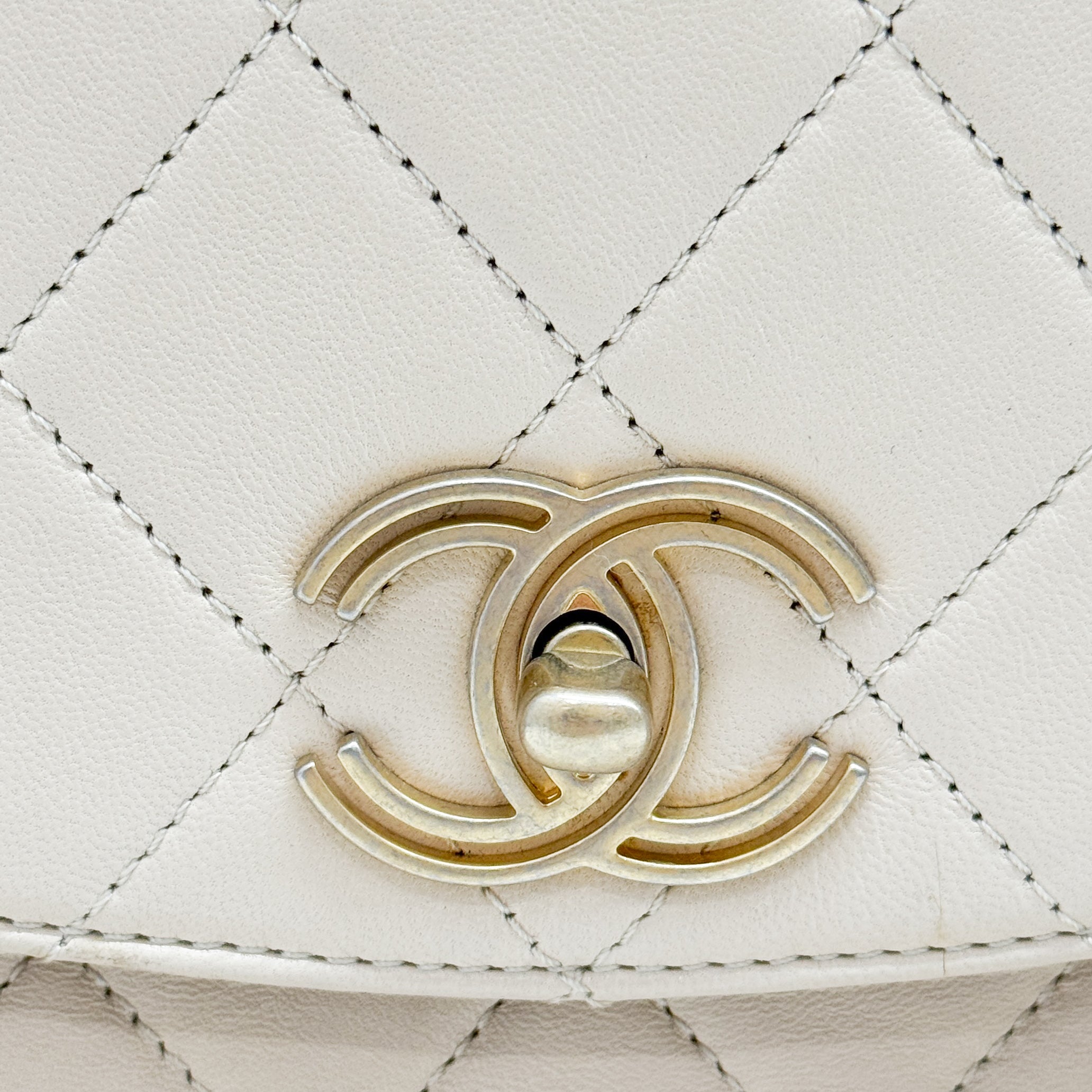 Matelasse Beige Lambskin Gold Chain Shoulder Bag