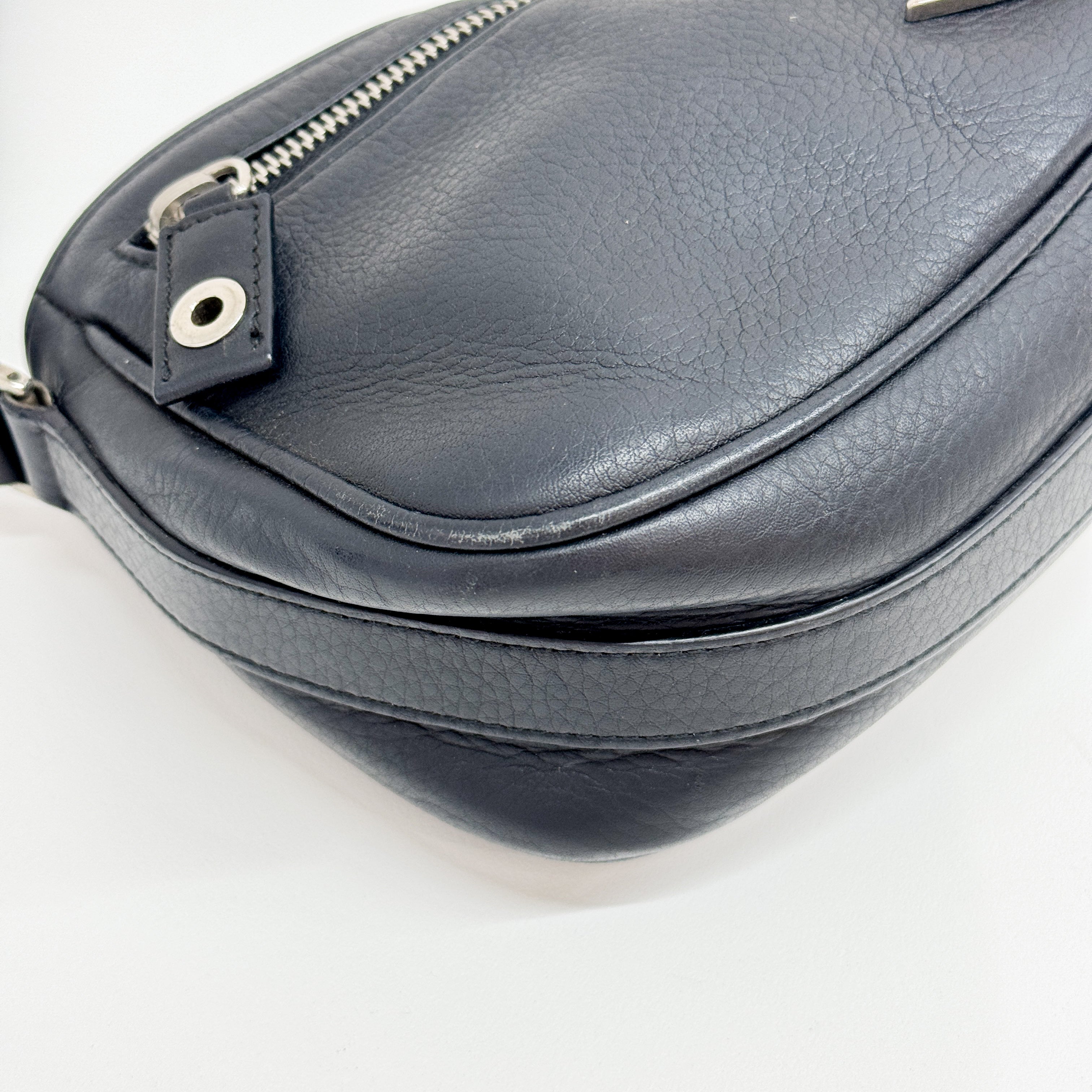 One Shoulder Black Leather D Metal Logo Shoulder Bag
