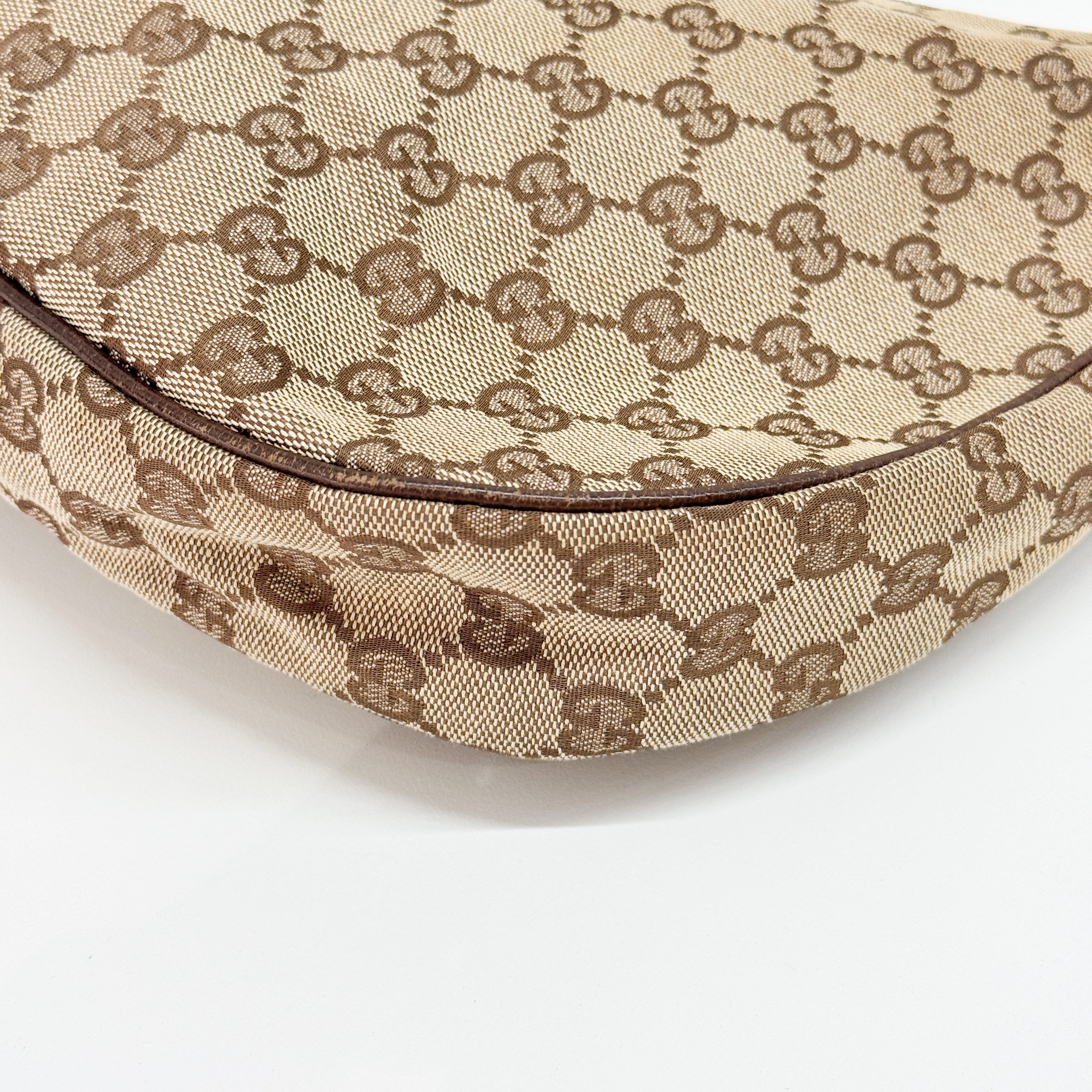 GG Canvas Shoulder Bag