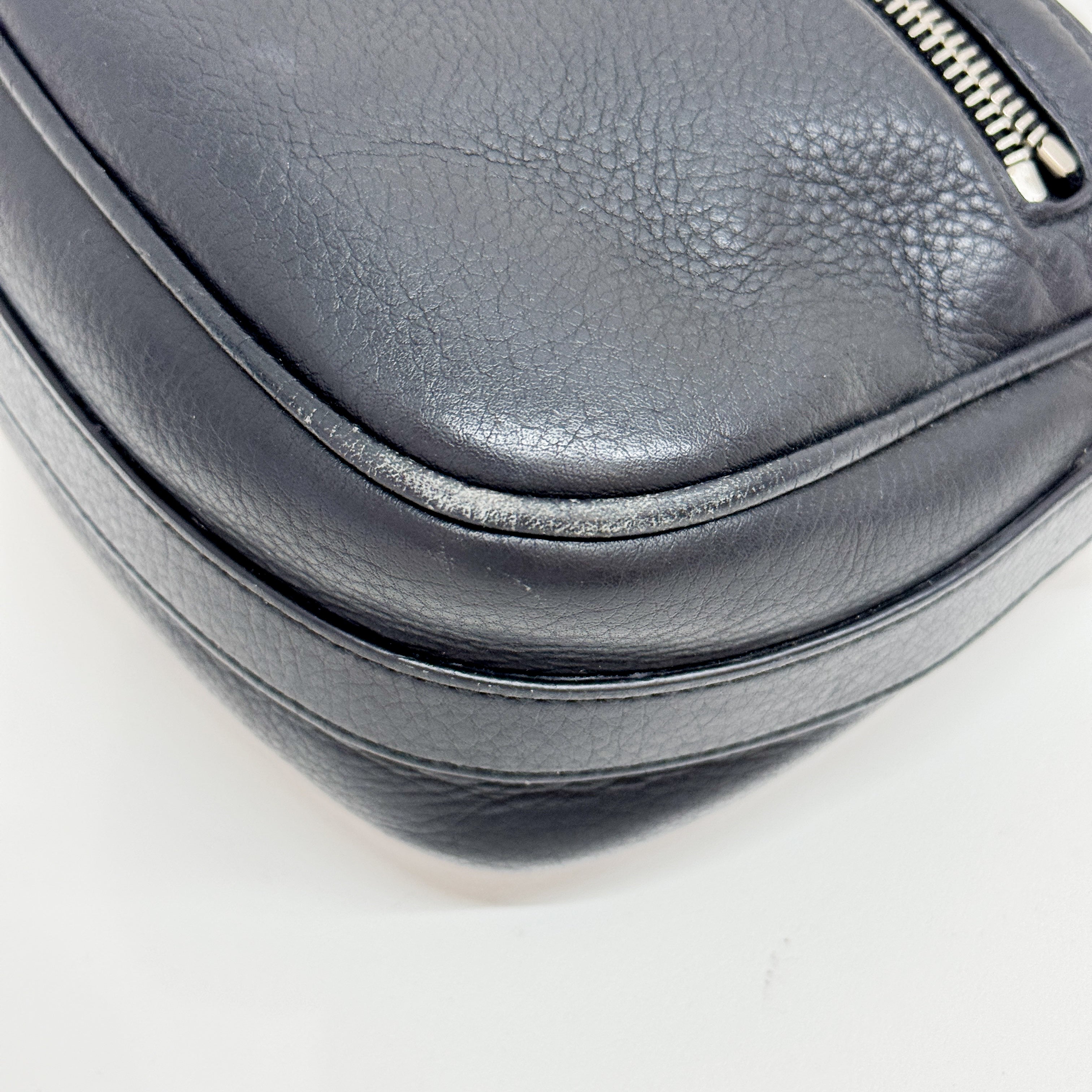 One Shoulder Black Leather D Metal Logo Shoulder Bag