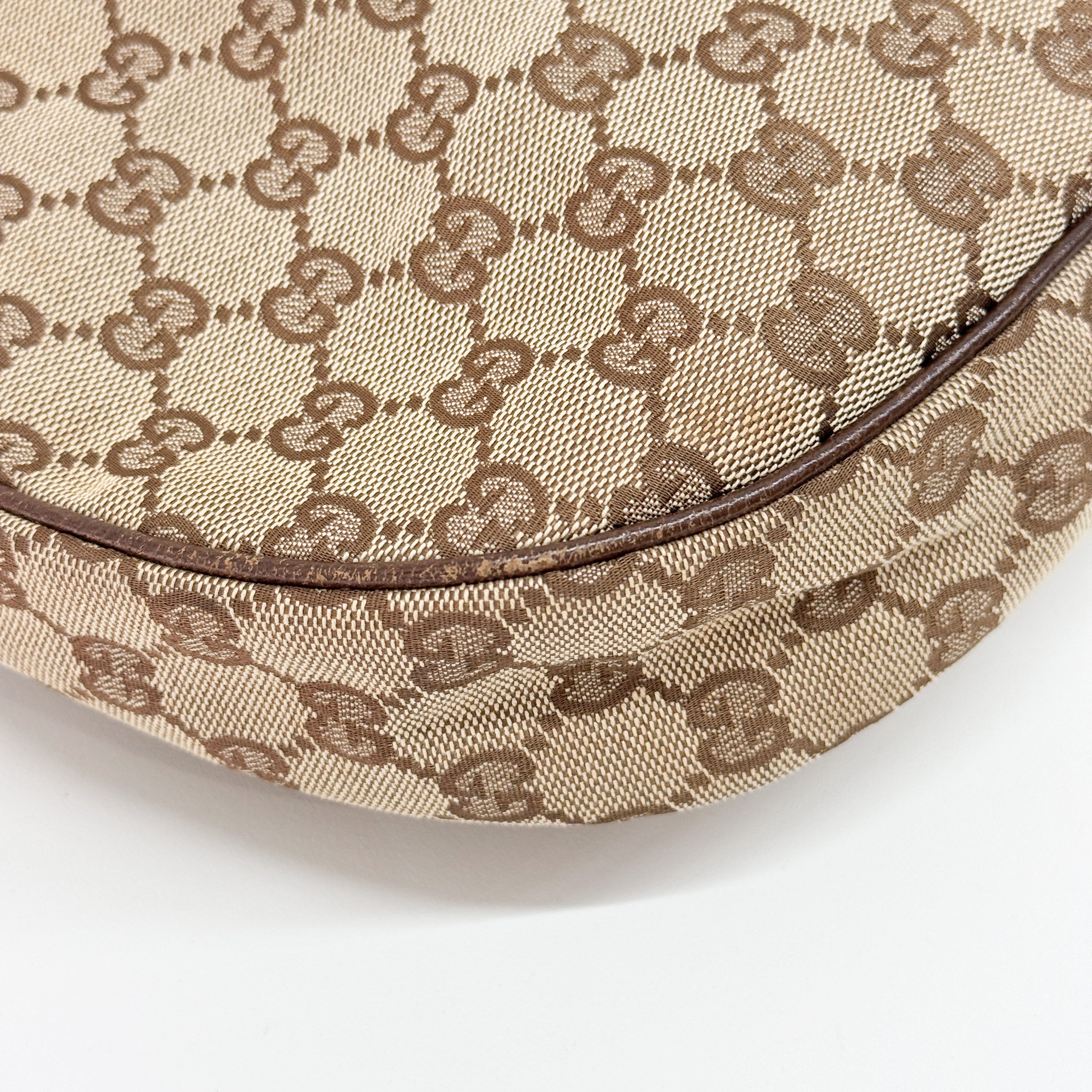 GG Canvas Shoulder Bag