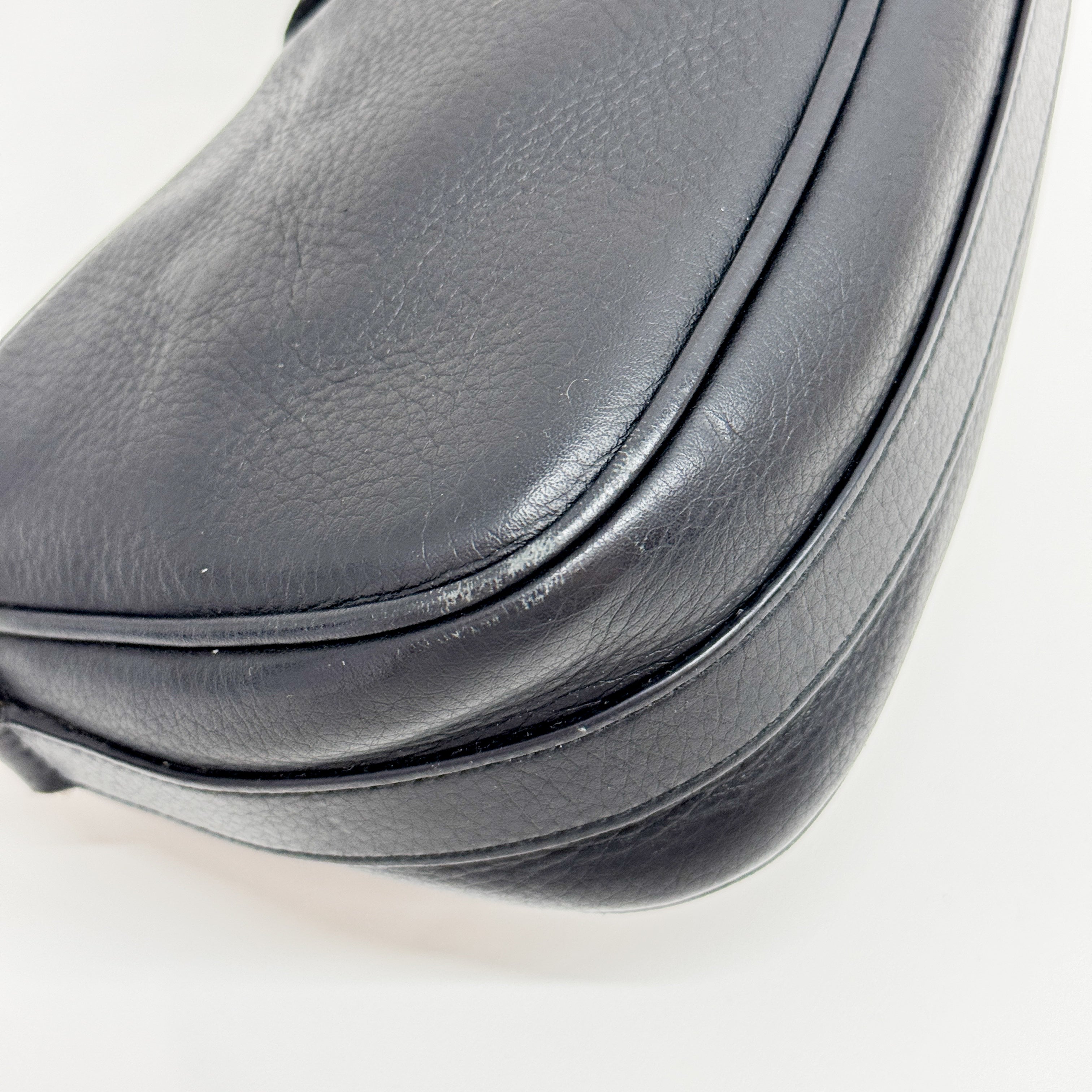 One Shoulder Black Leather D Metal Logo Shoulder Bag