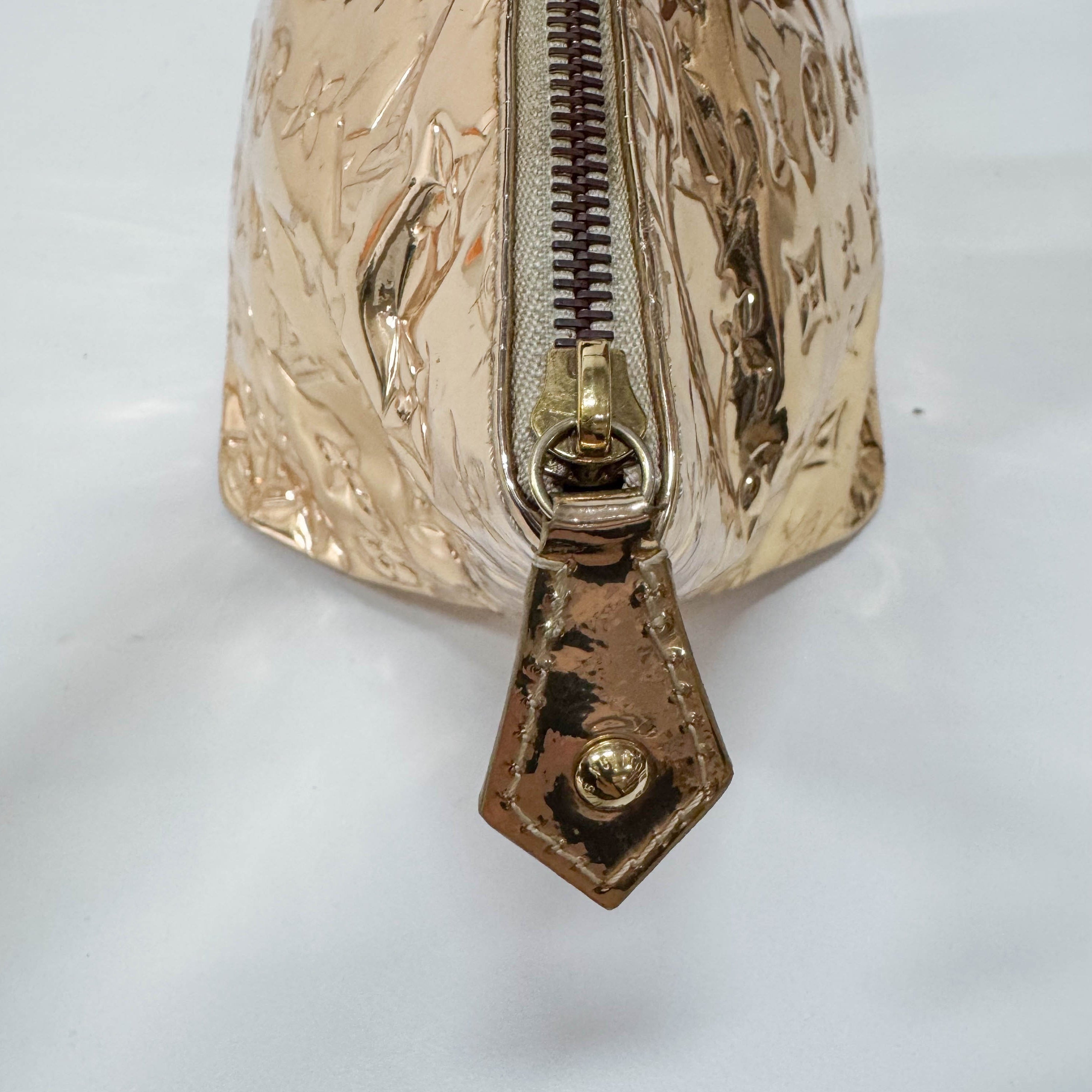 Bllevue Mirror World Gold Coated Canvas