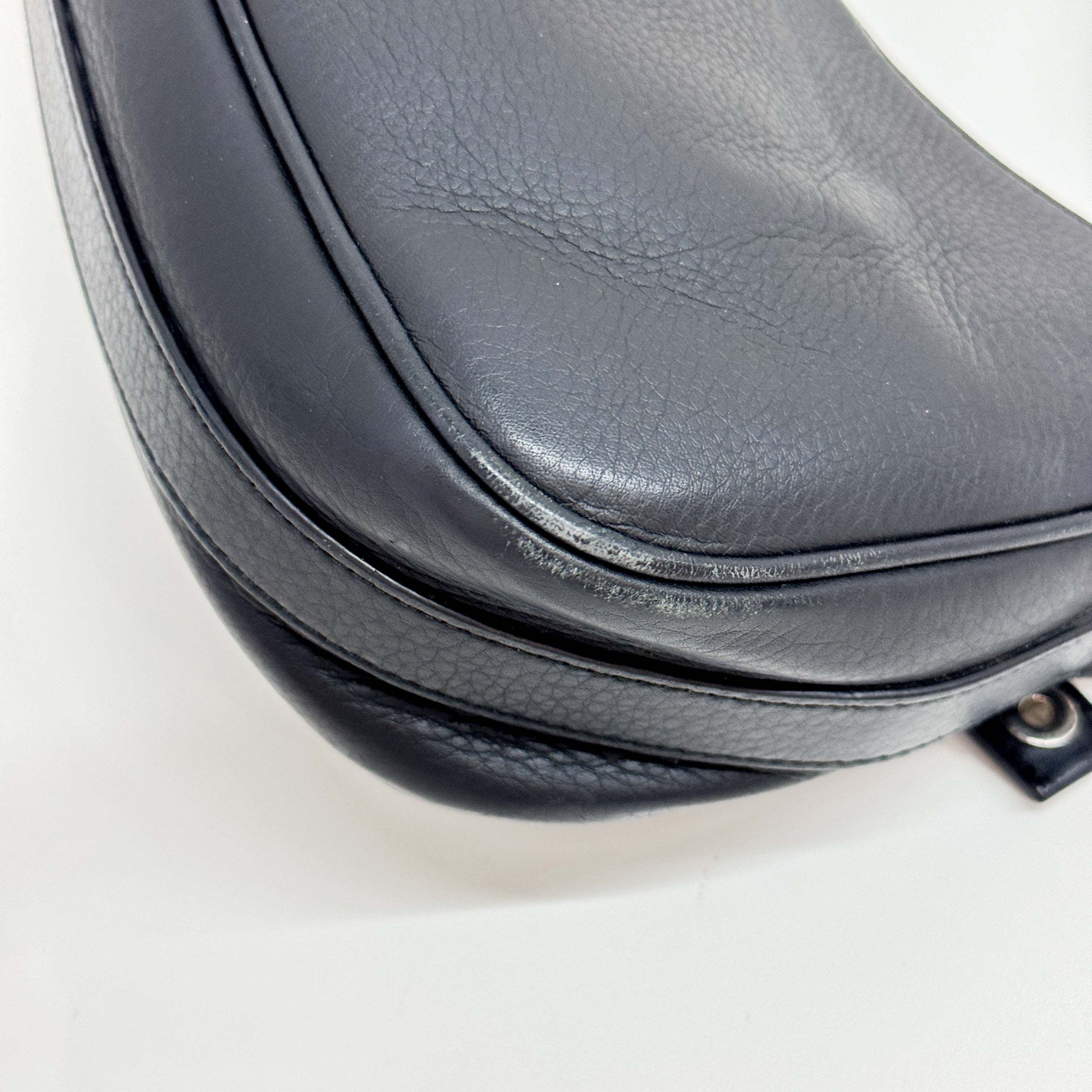 One Shoulder Black Leather D Metal Logo Shoulder Bag