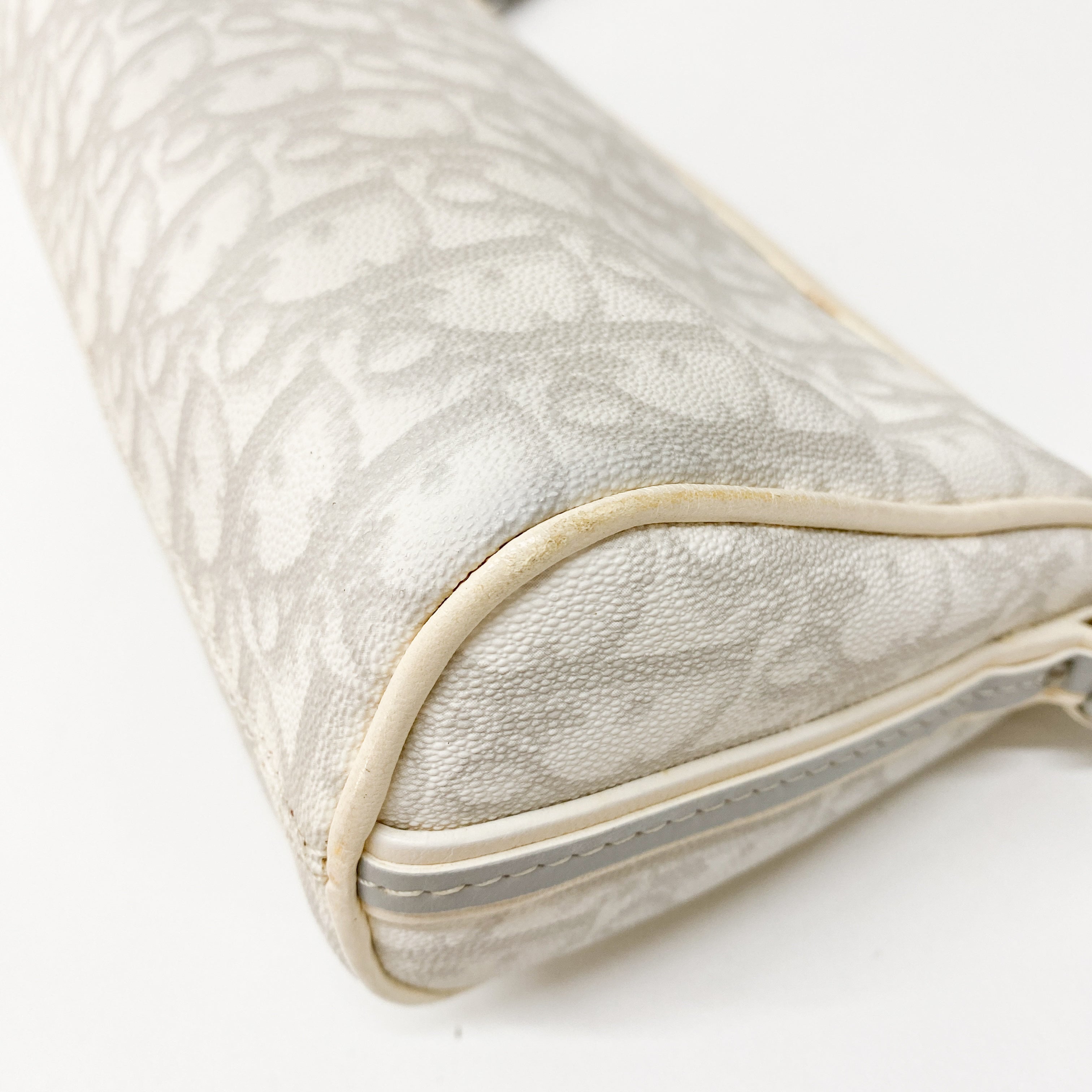 Romantique White Trotter Shoulder Bag