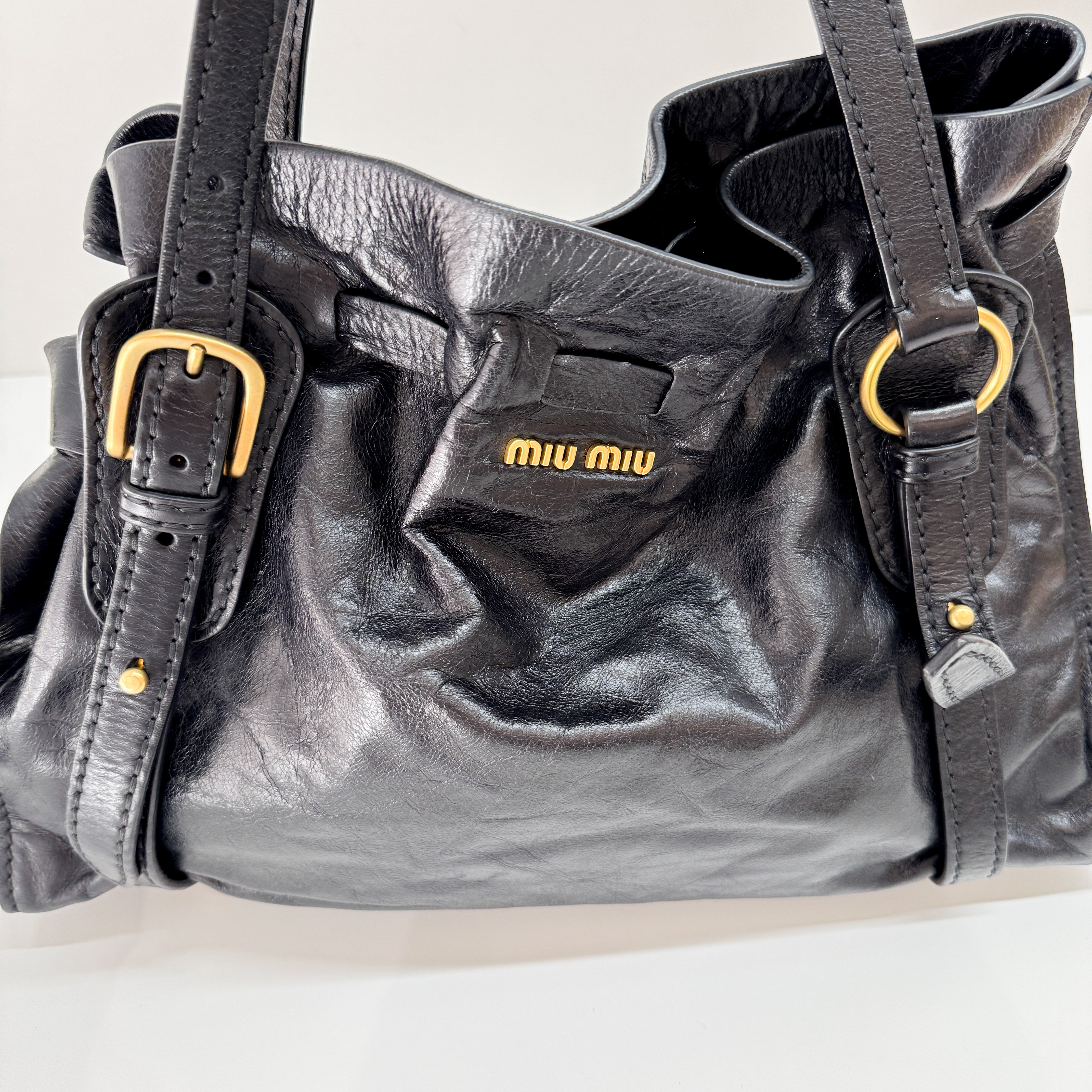 Vitello Lux Bow Black Leather Shoulder Bag