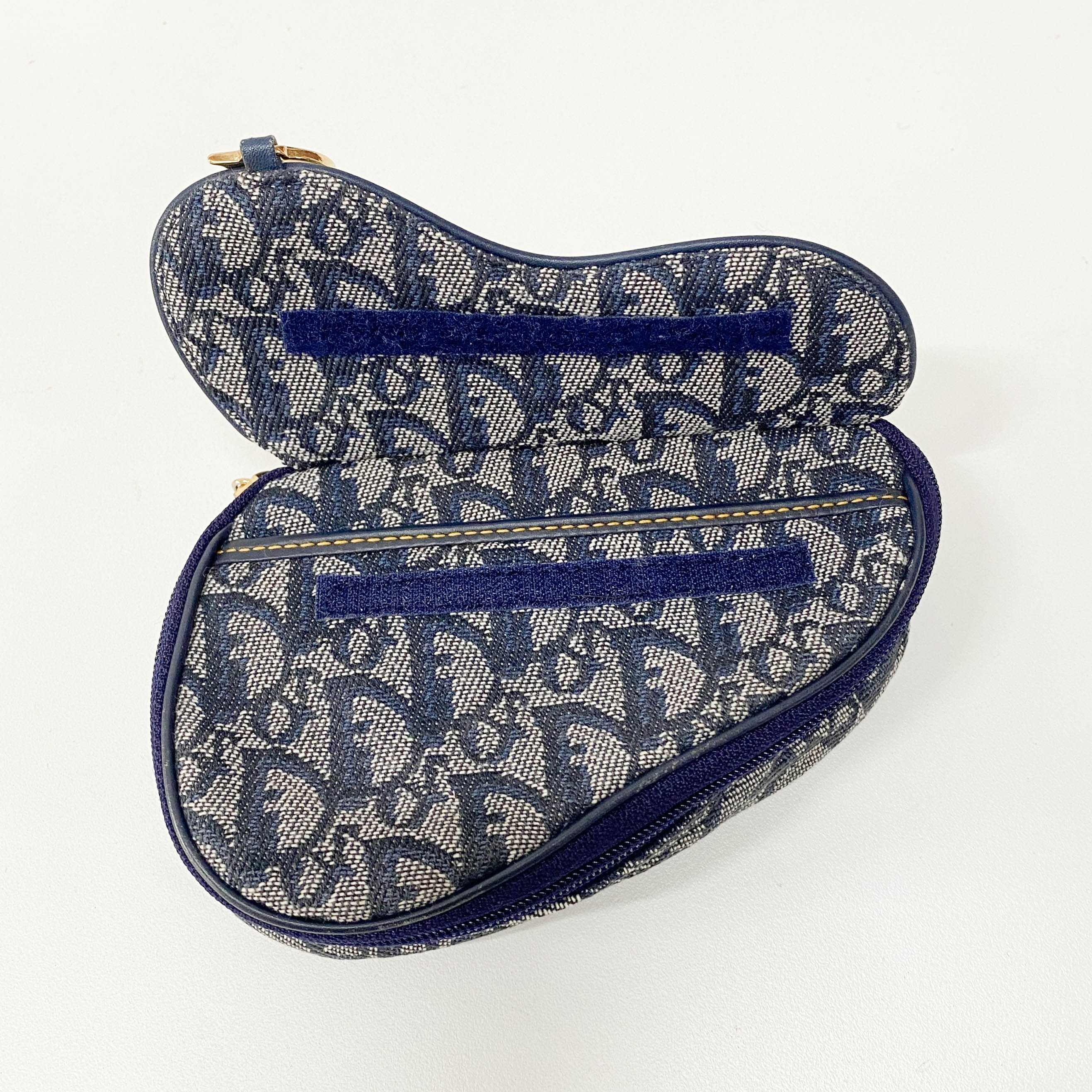 Saddle Blue Trotter D-Charm Pouch