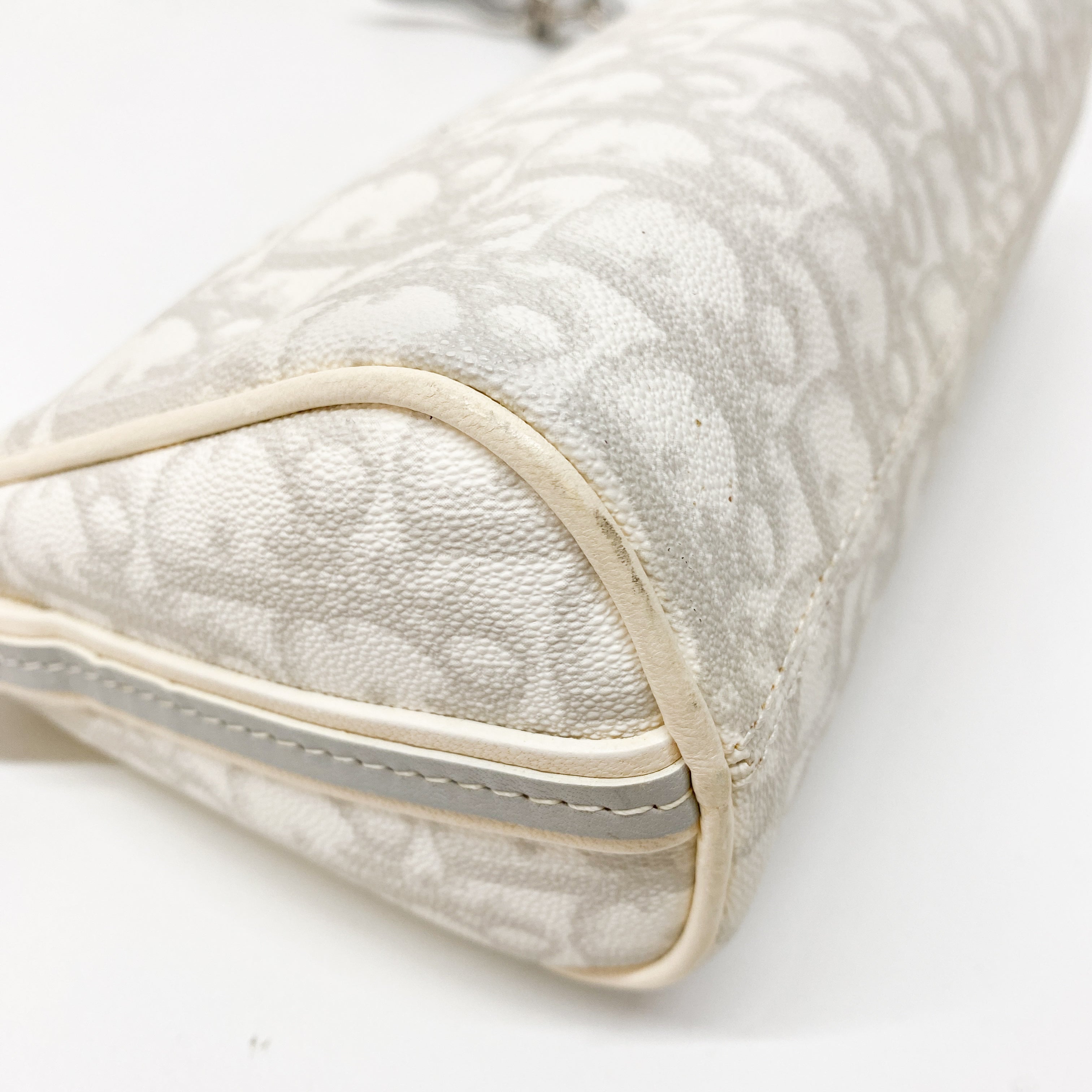 Romantique White Trotter Shoulder Bag