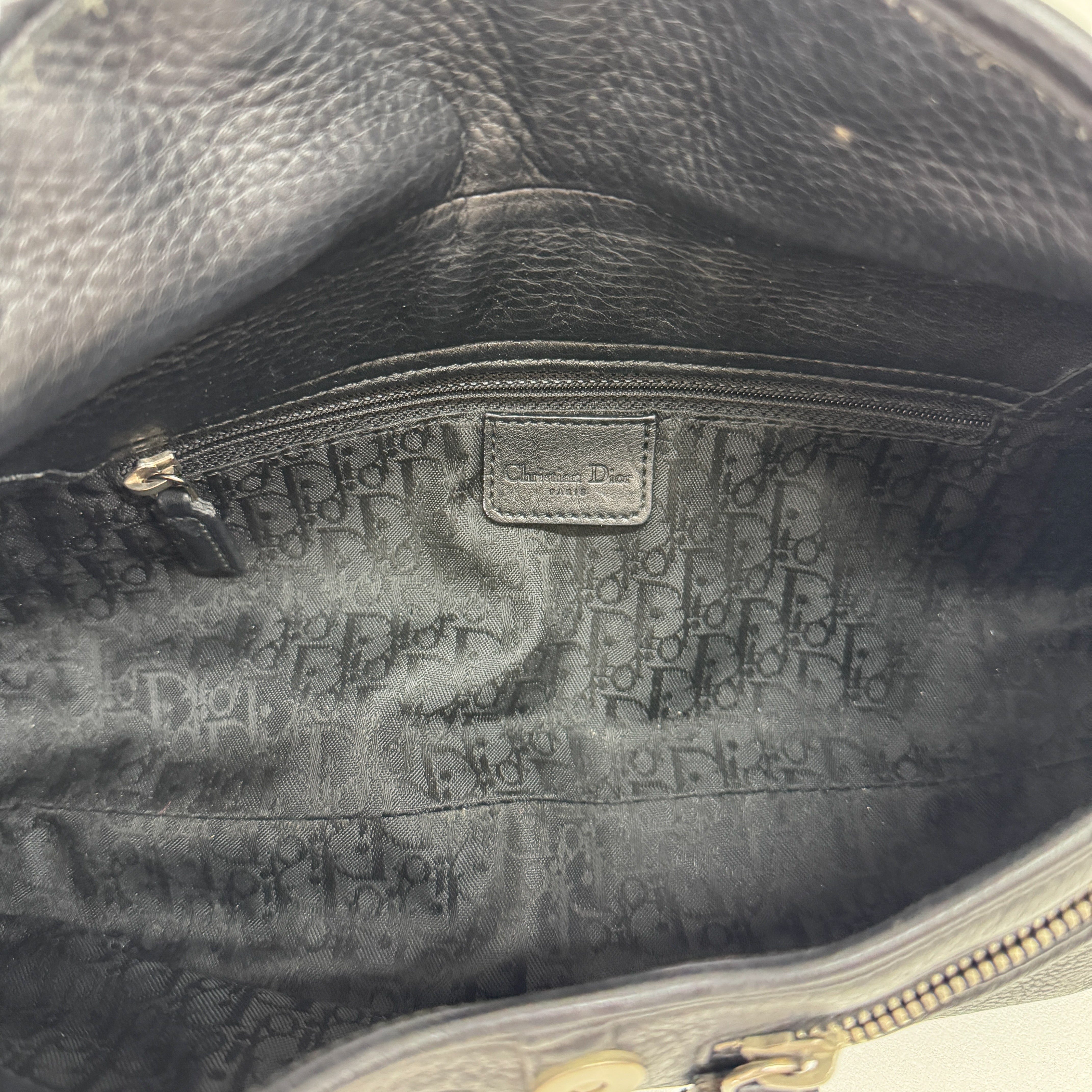 One Shoulder Black Leather D Metal Logo Shoulder Bag