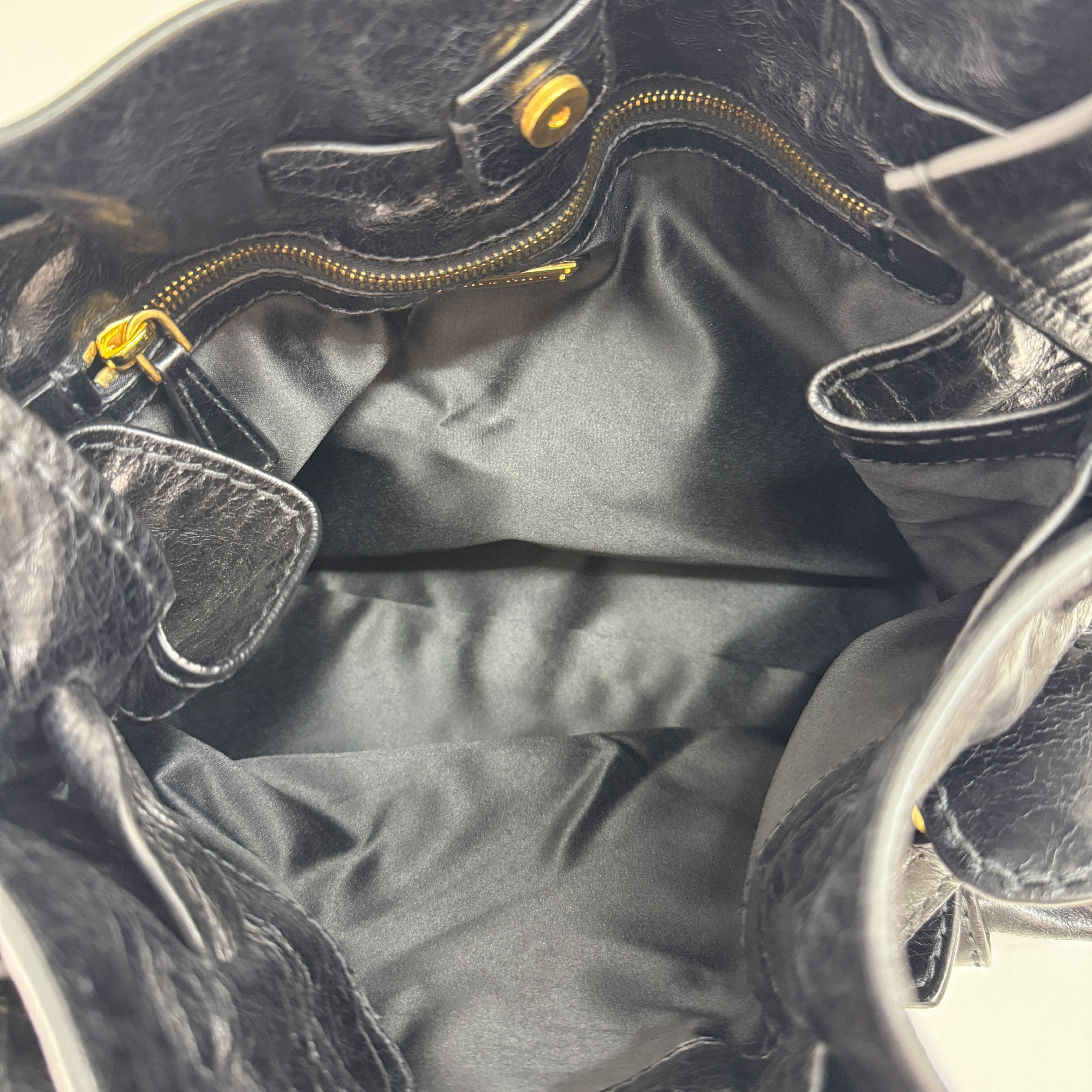 Vitello Lux Bow Black Leather Shoulder Bag