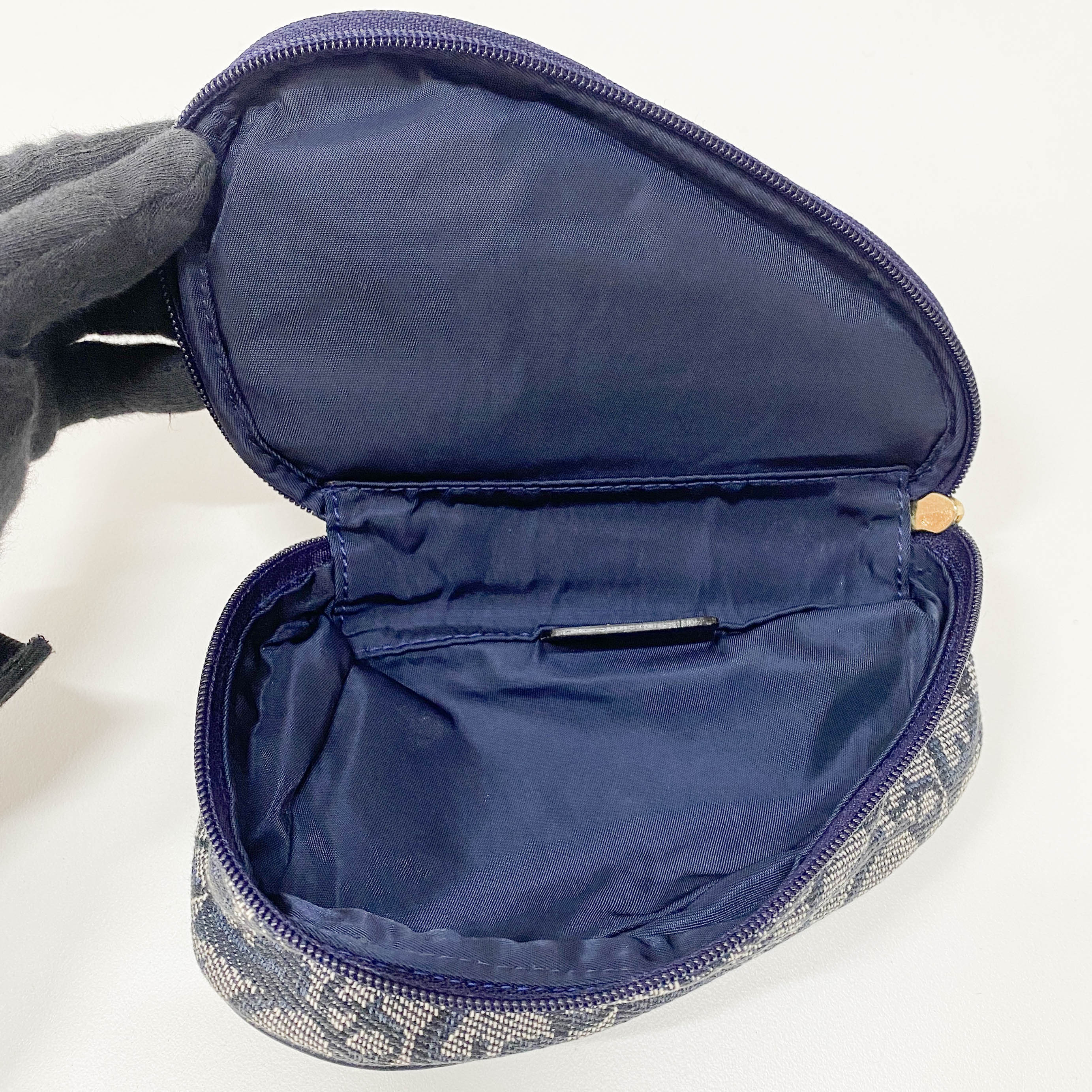 Saddle Blue Trotter D-Charm Pouch