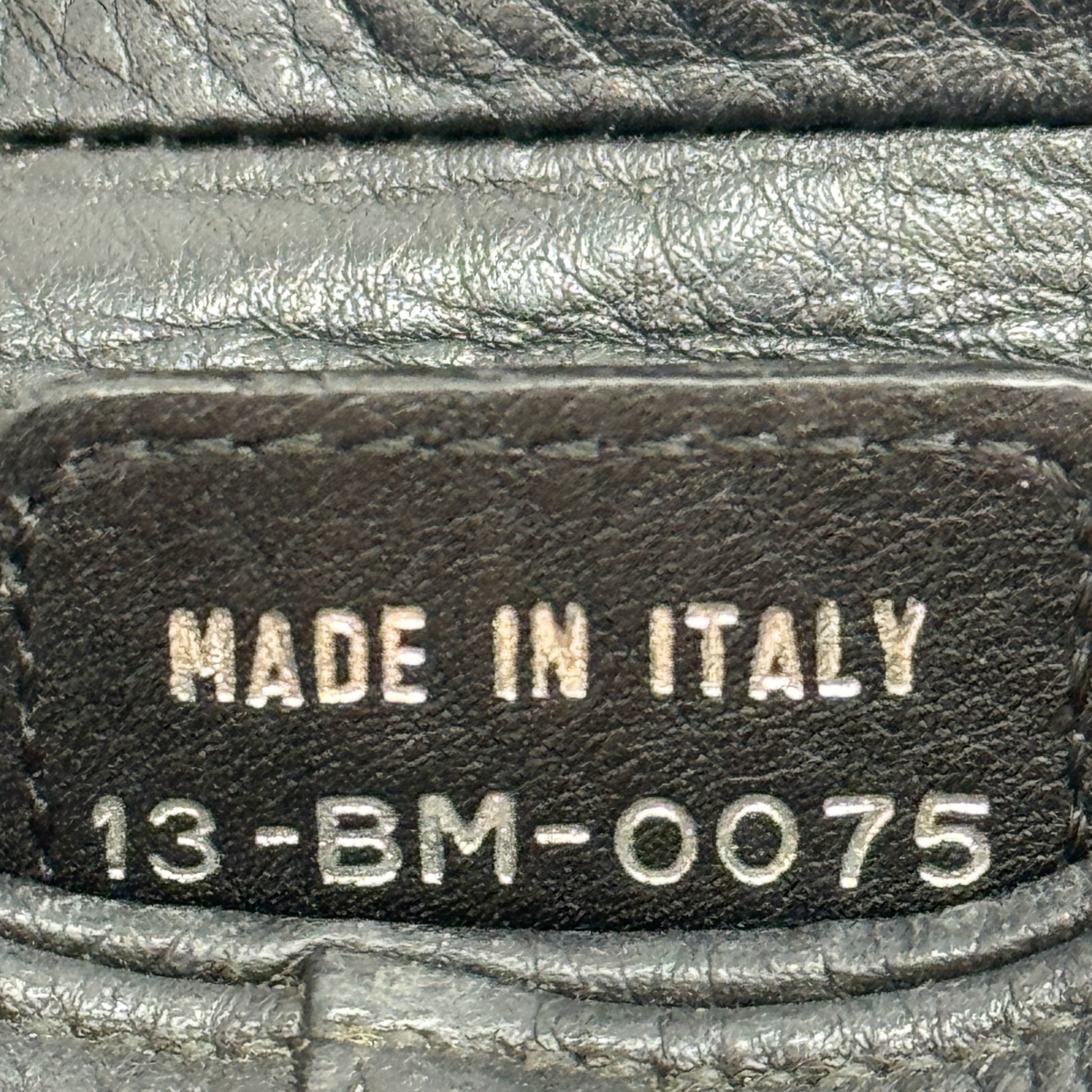 One Shoulder Black Leather D Metal Logo Shoulder Bag