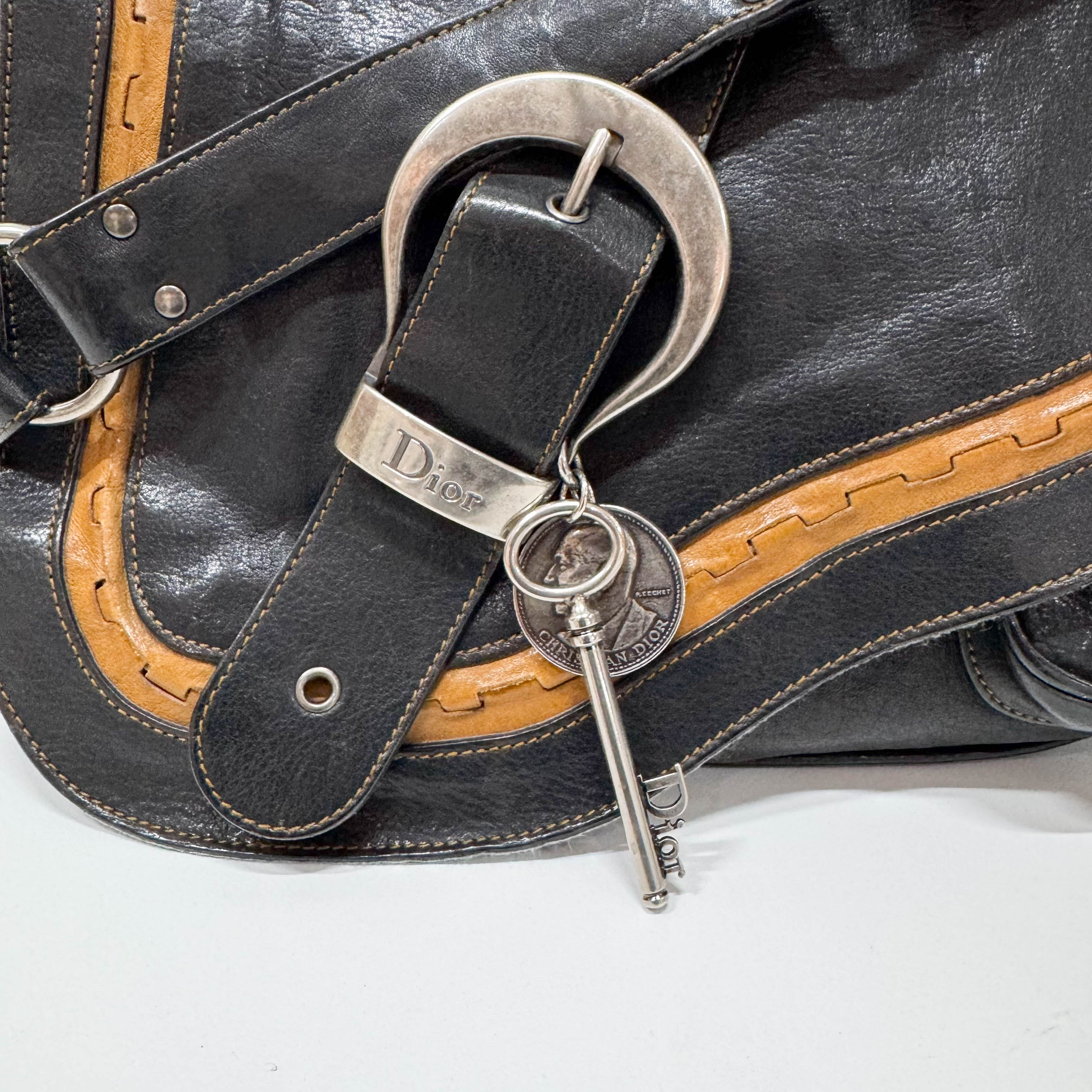 Gaucho Black Leather Shoulder Bag