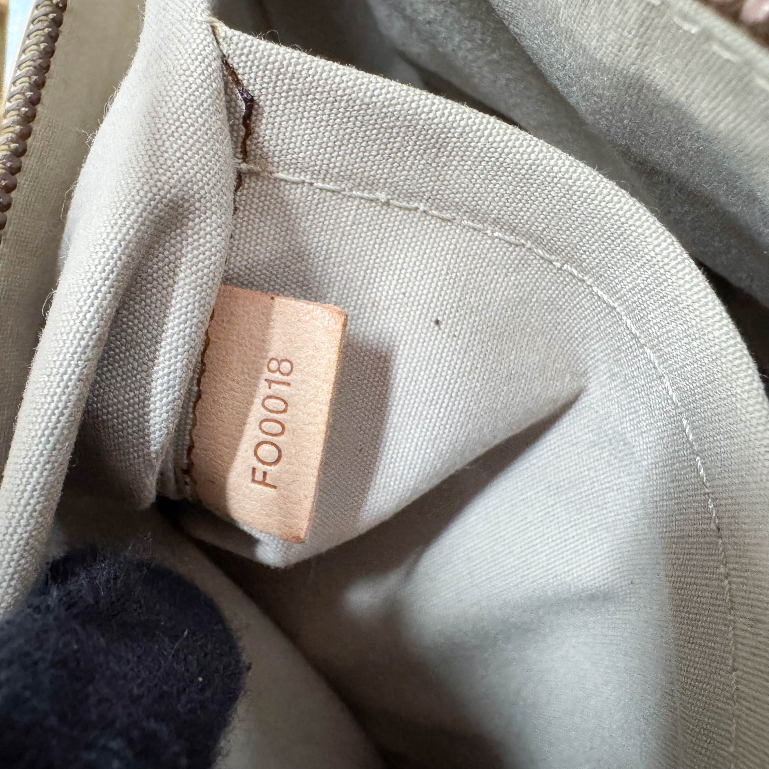 Bllevue Mirror World Gold Coated Canvas