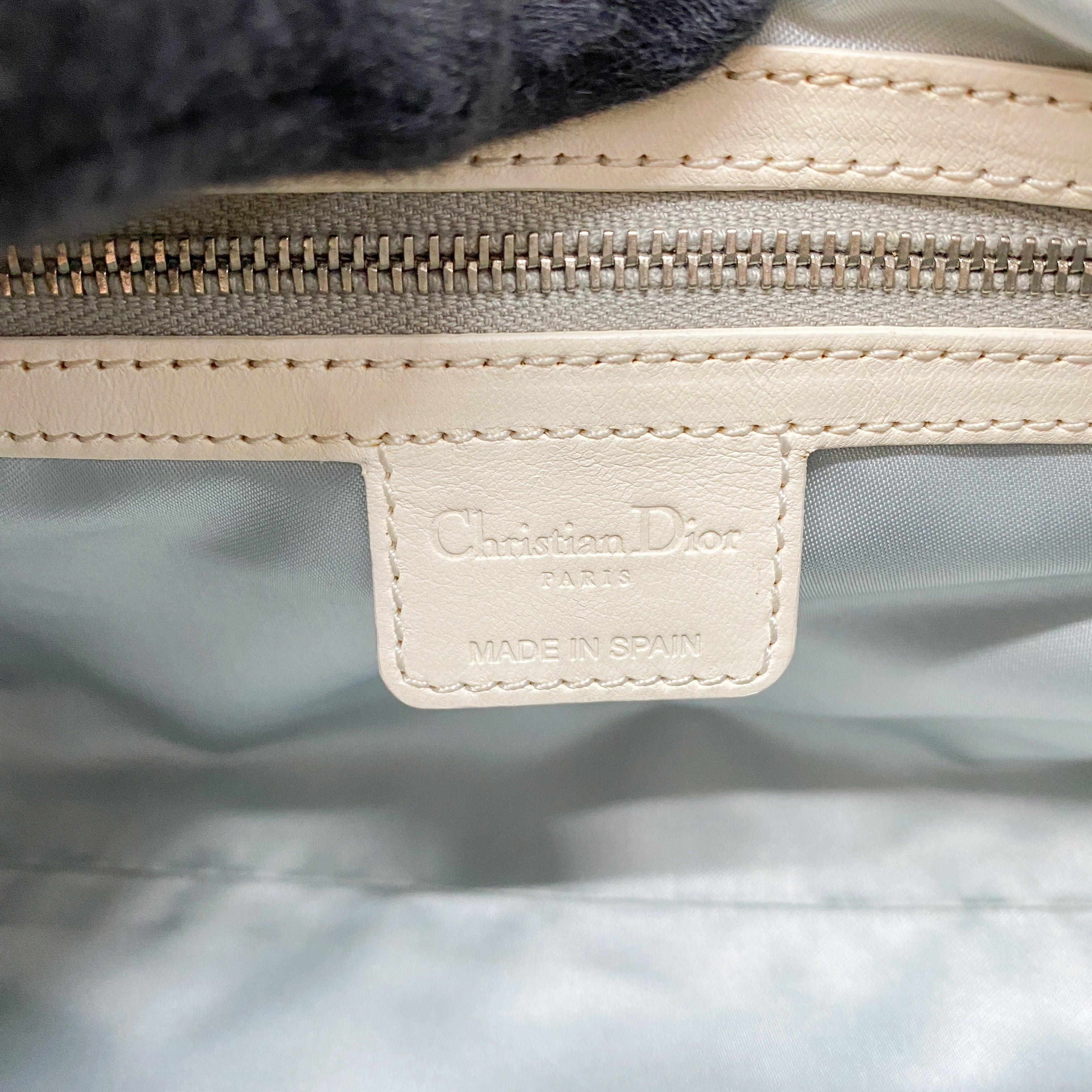 Romantique White Trotter Shoulder Bag