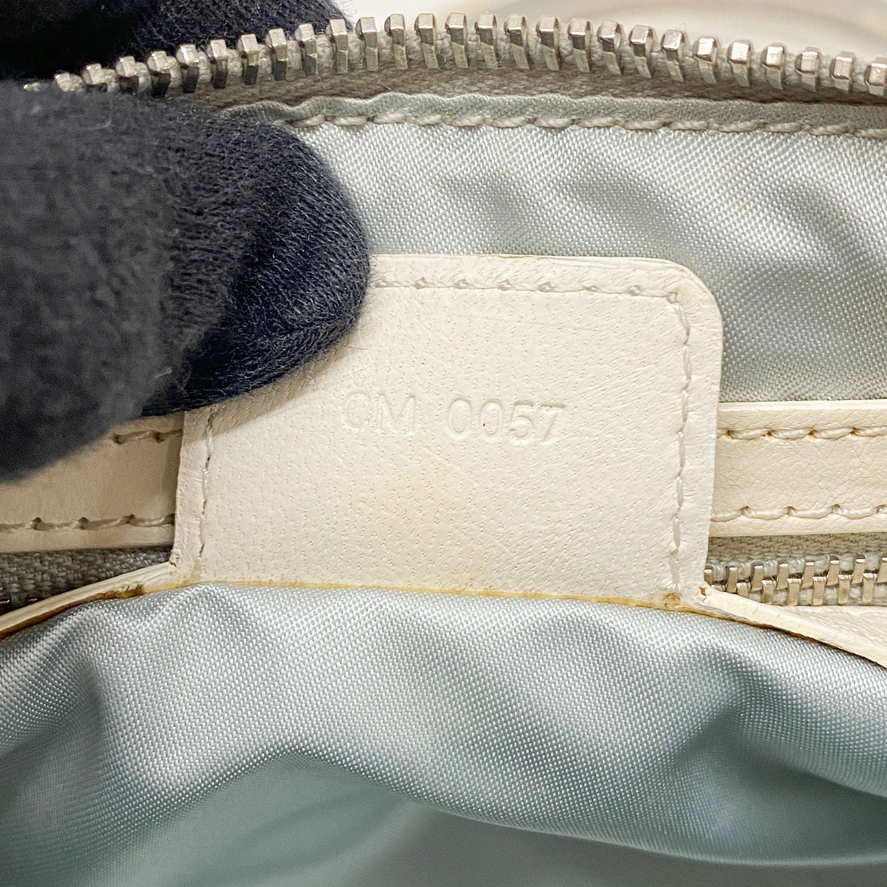 Romantique White Trotter Shoulder Bag