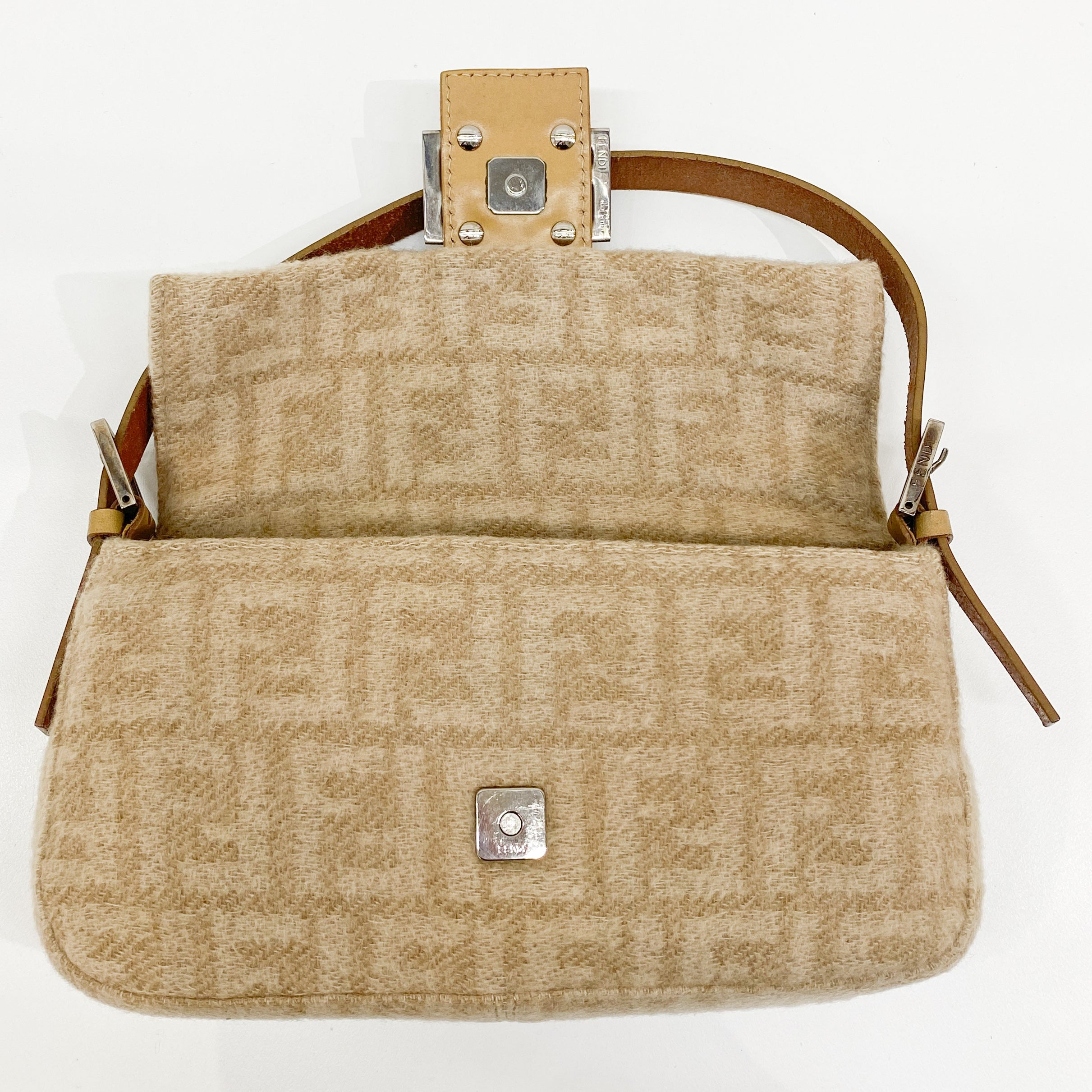 Zucca Baguette Beige Wool Shoulder Bag