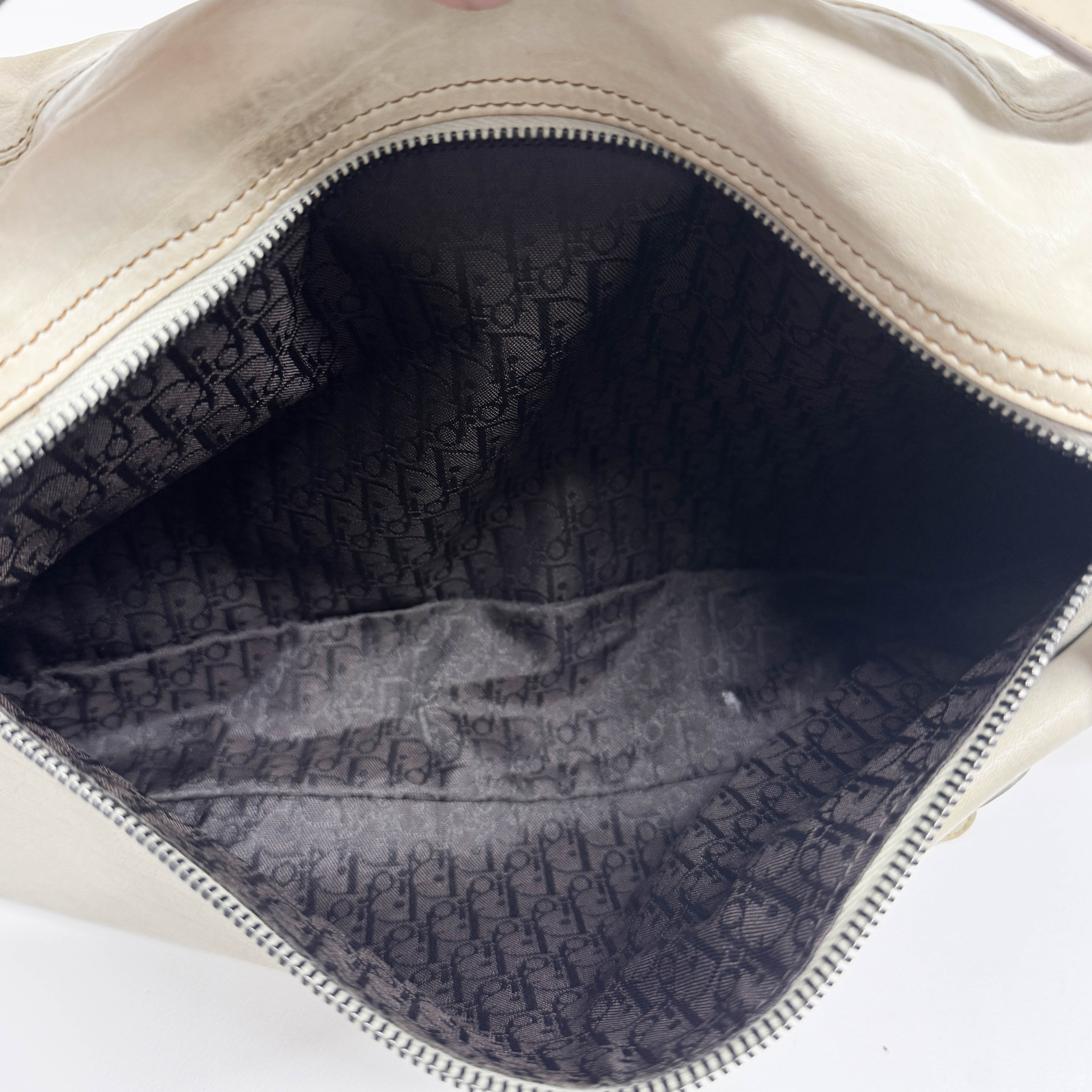 Gaucho ivory Calfskin Leather Shoulder Bag