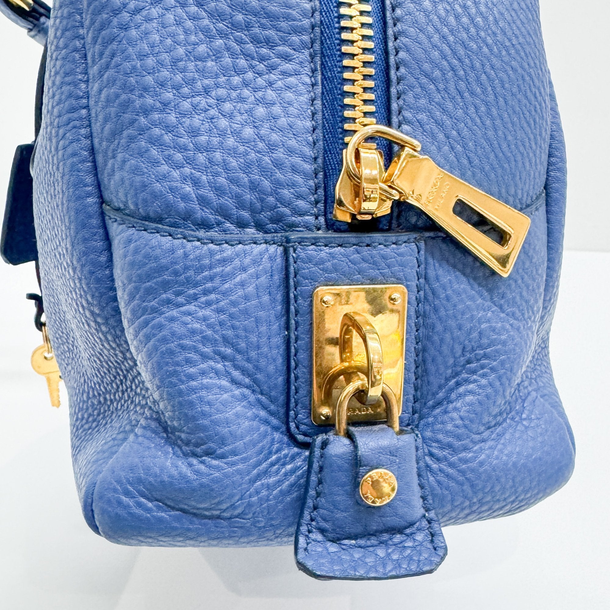 Vatero Dino Tote Bag Handbag Blue Gold Hardware Leather