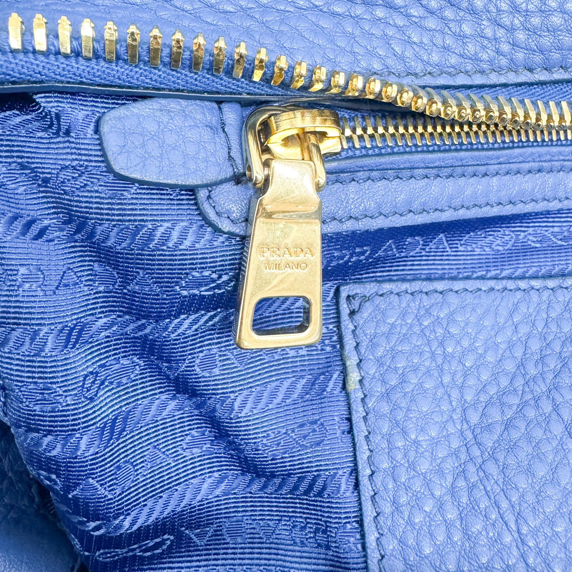 Vatero Dino Tote Bag Handbag Blue Gold Hardware Leather