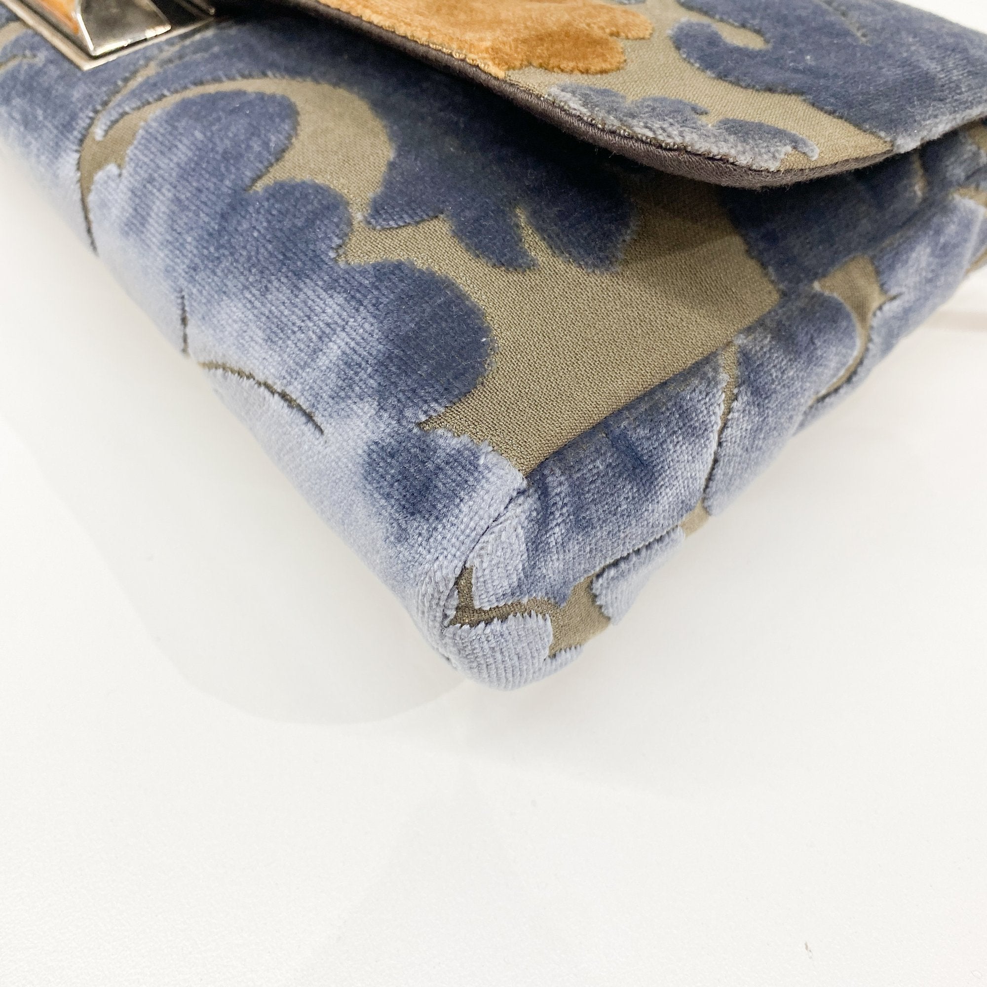 Multi-color Embroidered Velvet Chain Shoulder Bag