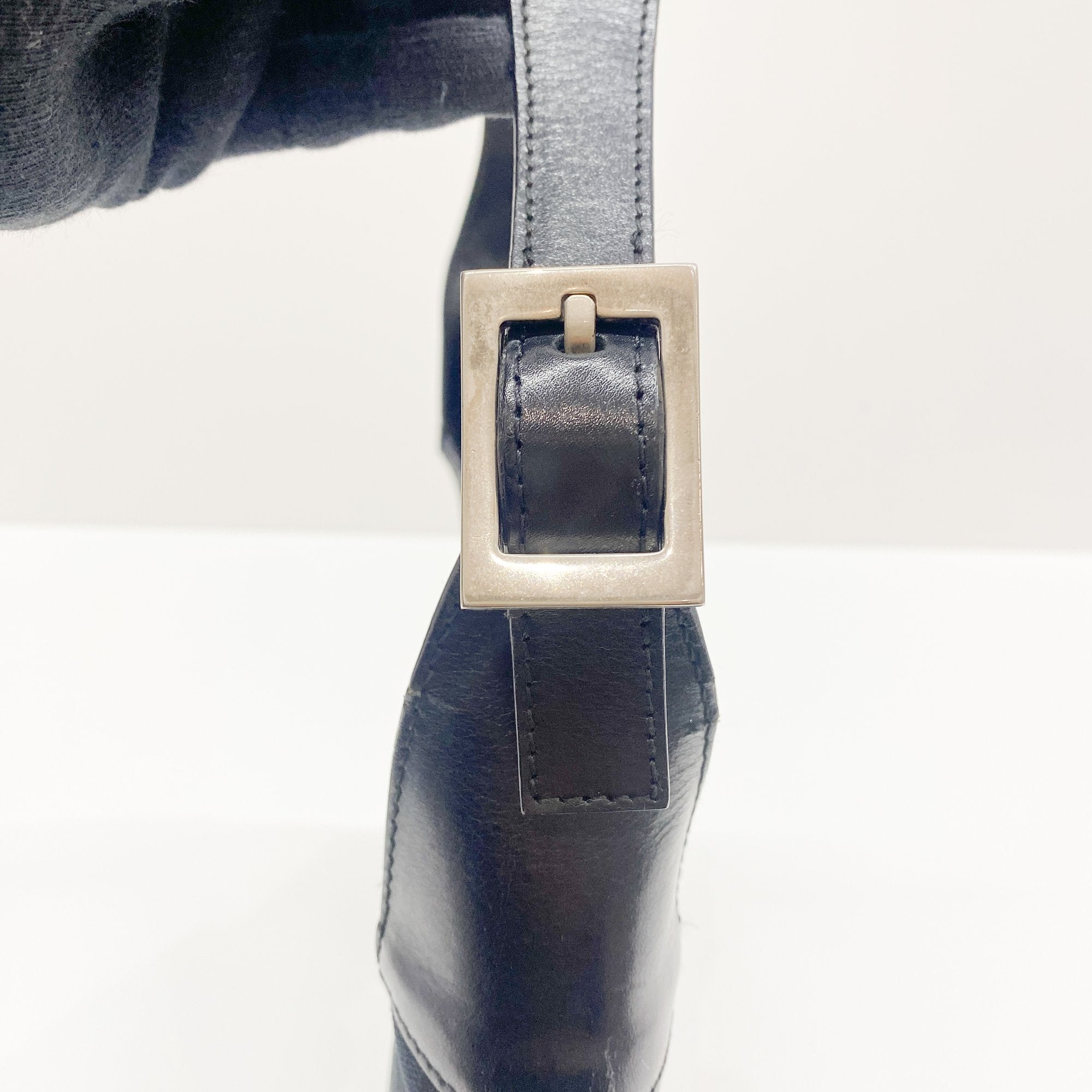 Jackie Black GG Canvas Leather Shoulder Bag