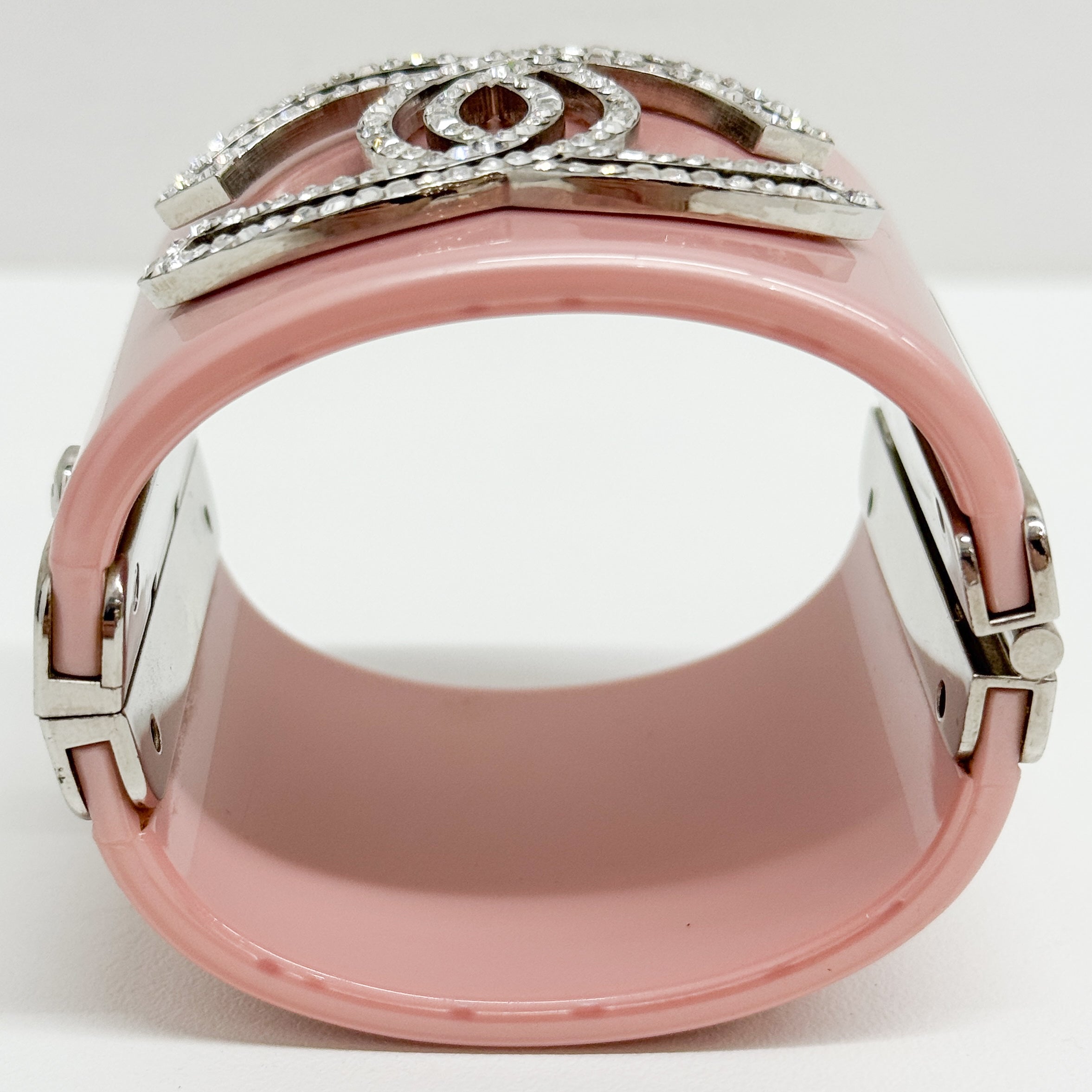 Manschette Silver Rhinestone Logo Pink Plastic Bracelet