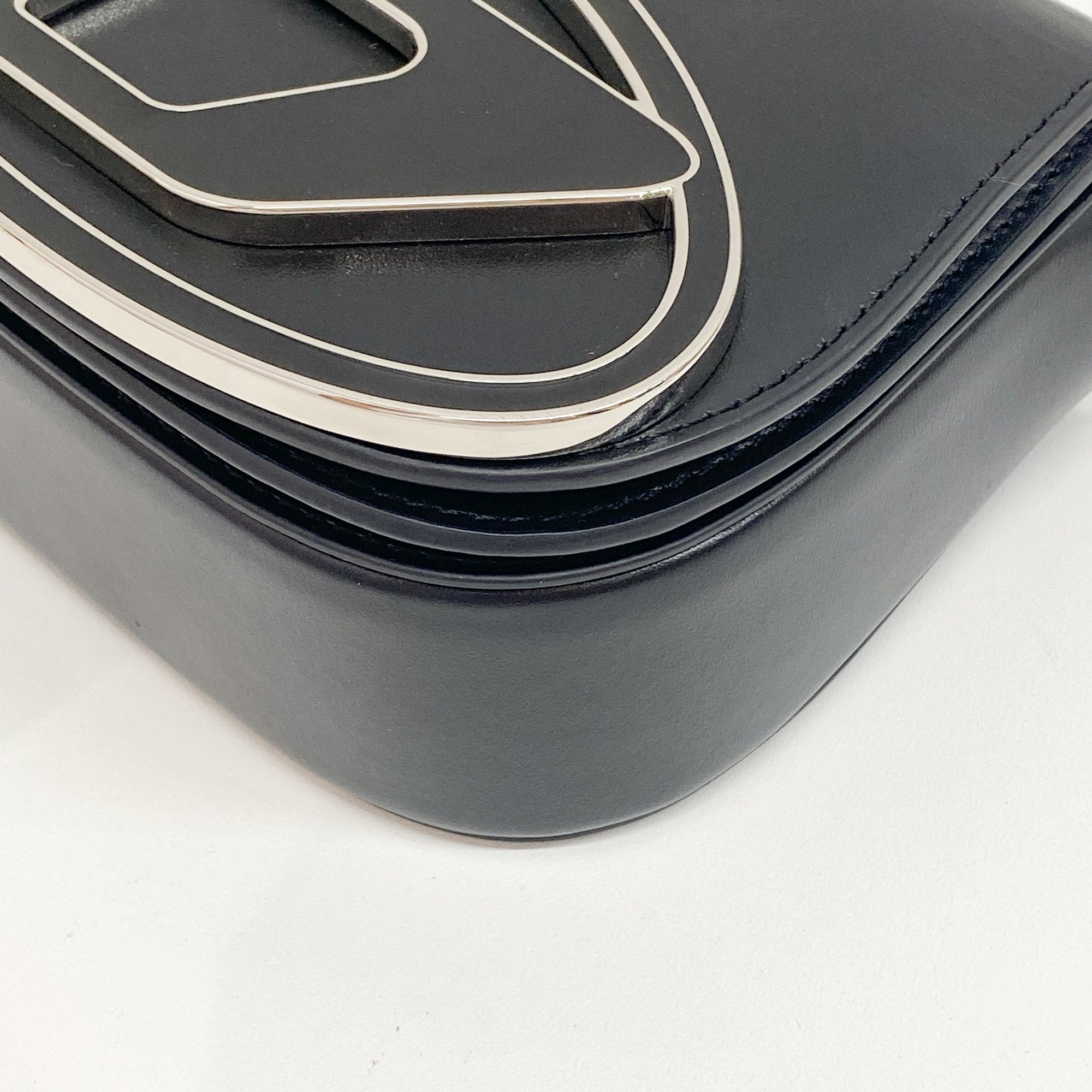 Black 1DR M-Iconic Shoulder Bag