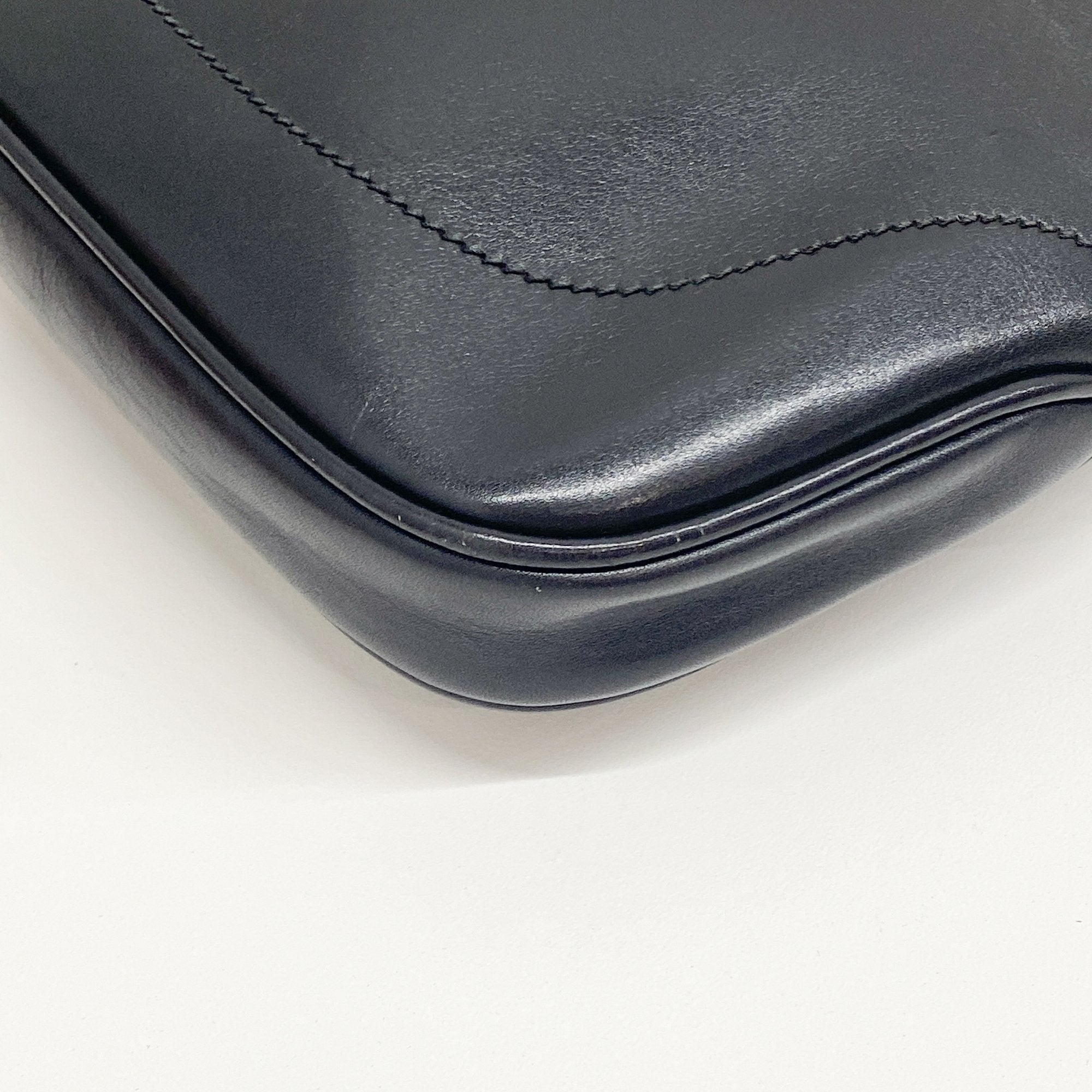 Sherry Line Black Leather Shoulder Bag