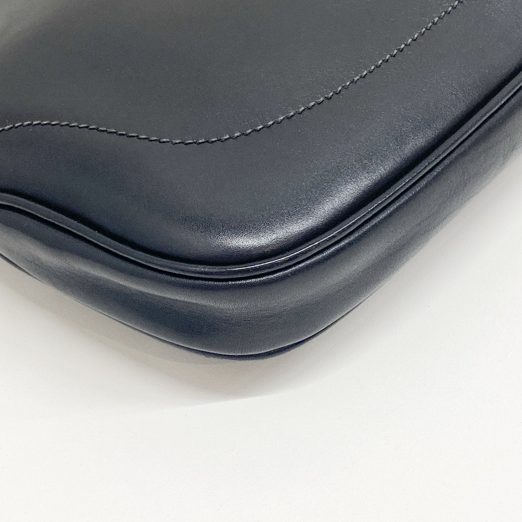 Sherry Line Black Leather Shoulder Bag