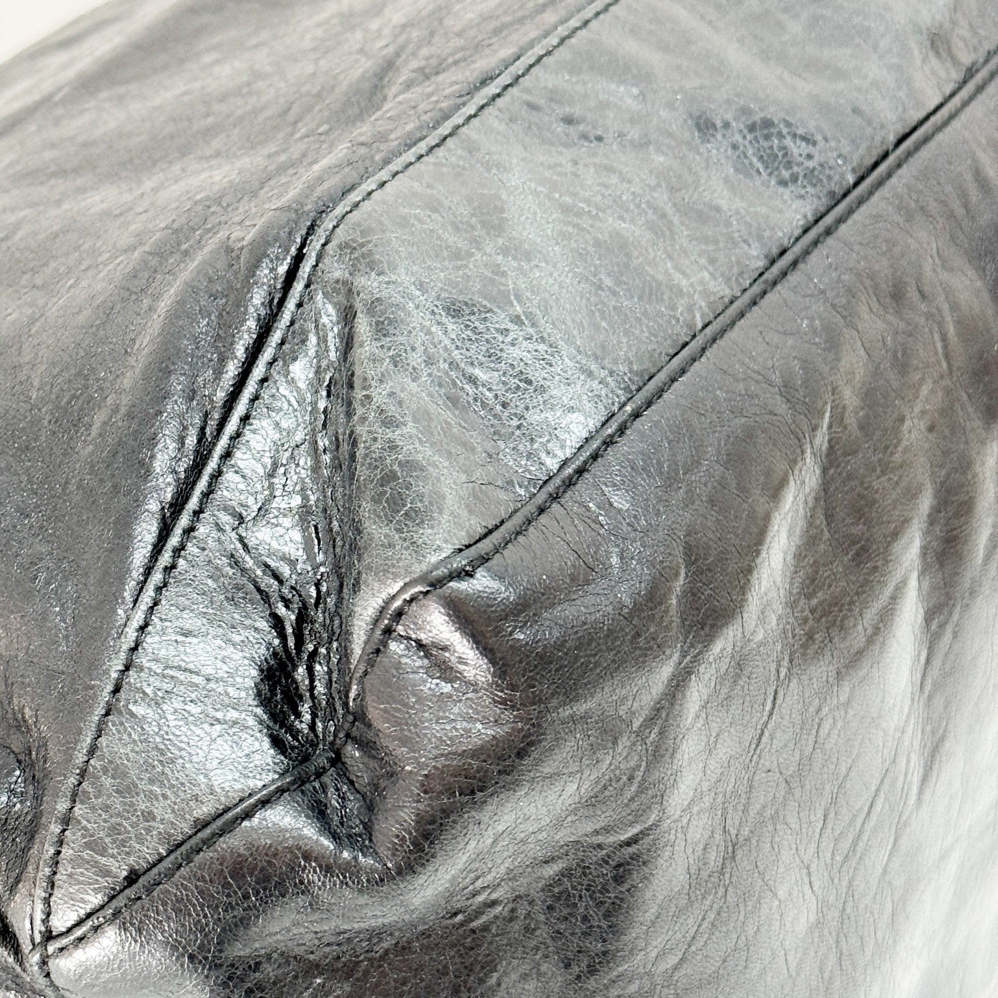 Large The City Black Calfskin Leather Shoulder Bag