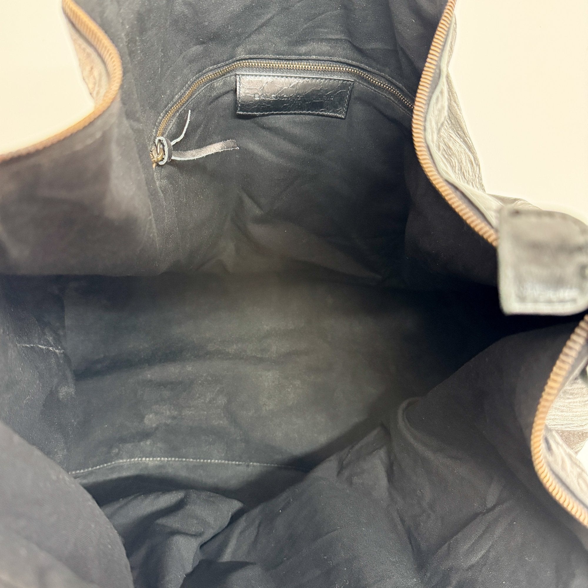 Large The City Black Calfskin Leather Shoulder Bag