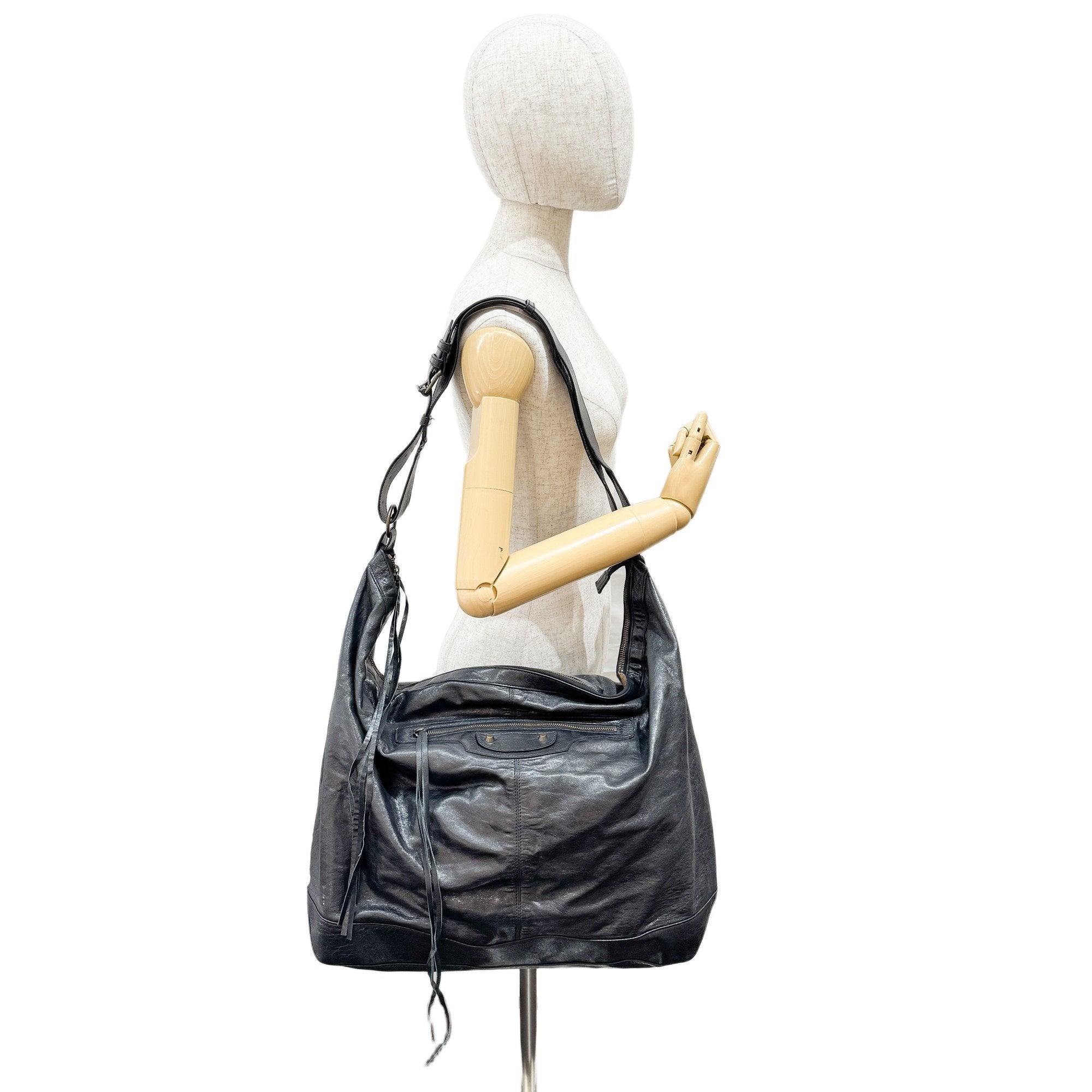 Large The City Black Calfskin Leather Shoulder Bag