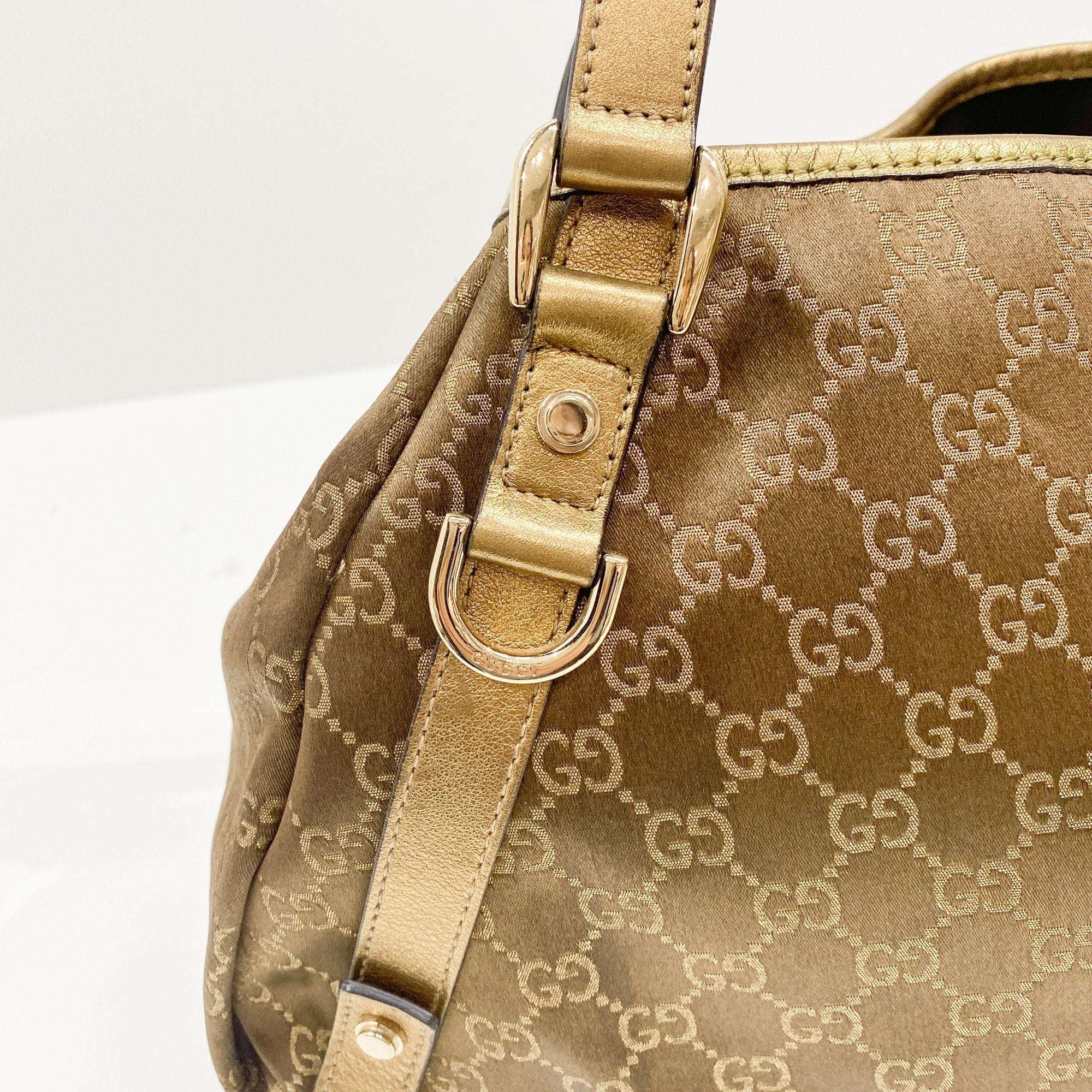 Abbey GG Canvas Gold/Brown Shoulder Bag