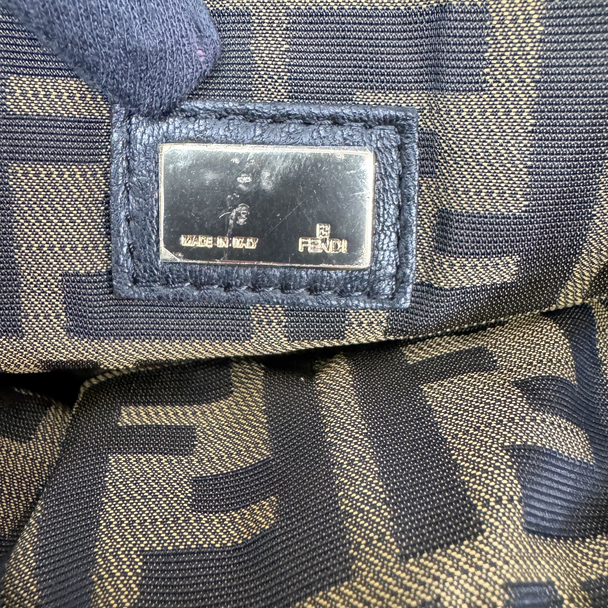 Spy Black Leather Hand Bag