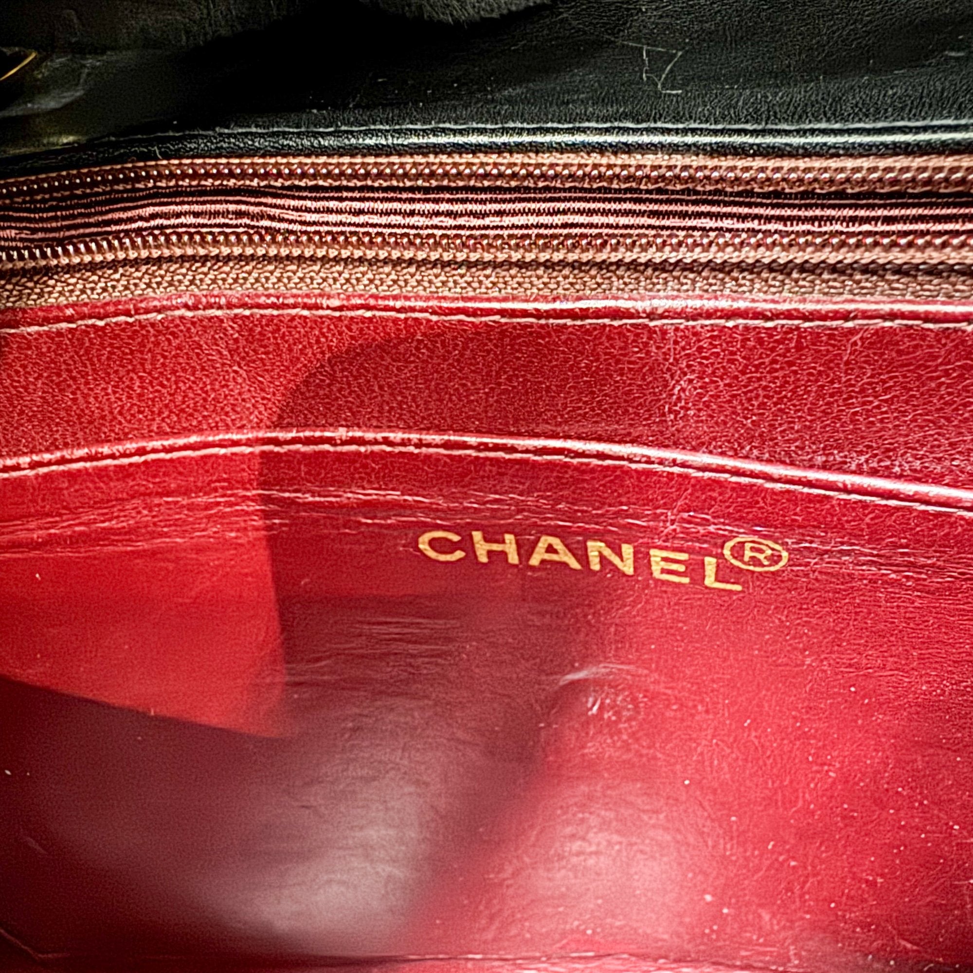 Maxi Classic Flap Black Leather Shoulder Bag