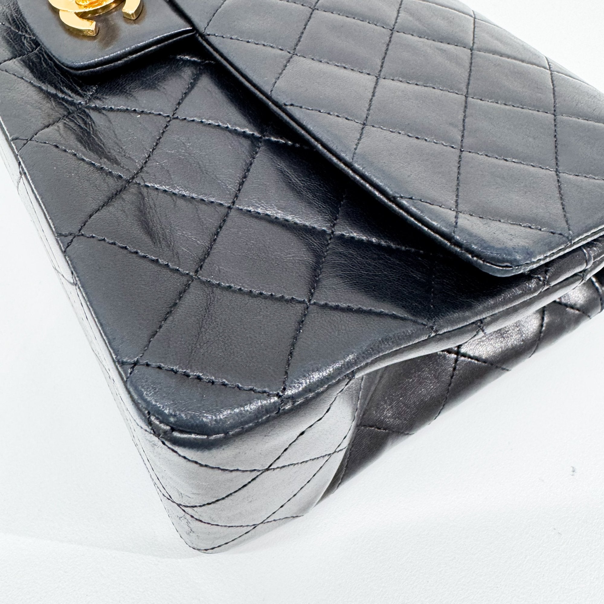 Vintage Matelassé 27 Flap Chain Black Leather Handbag