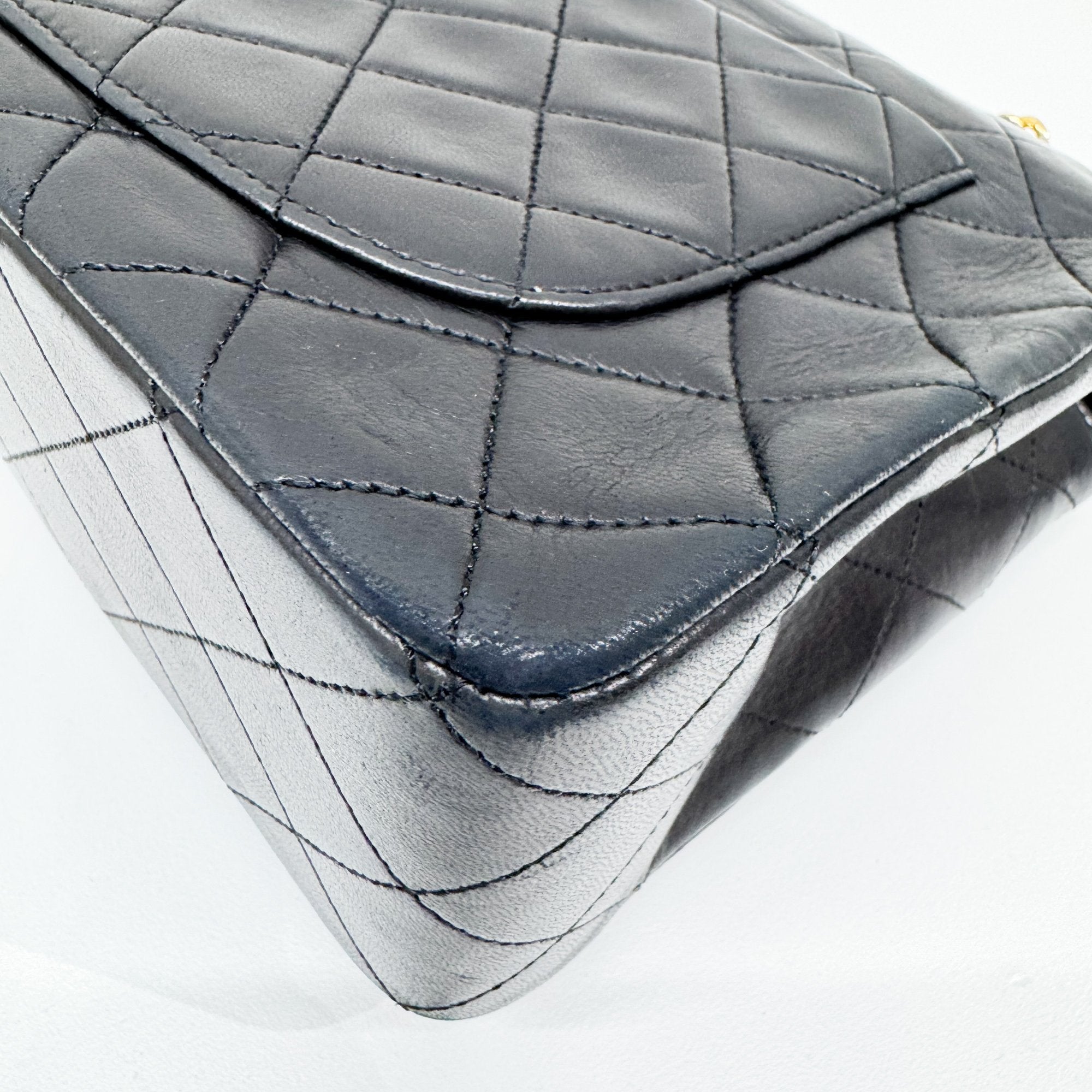 Vintage Matelassé 27 Flap Chain Black Leather Handbag