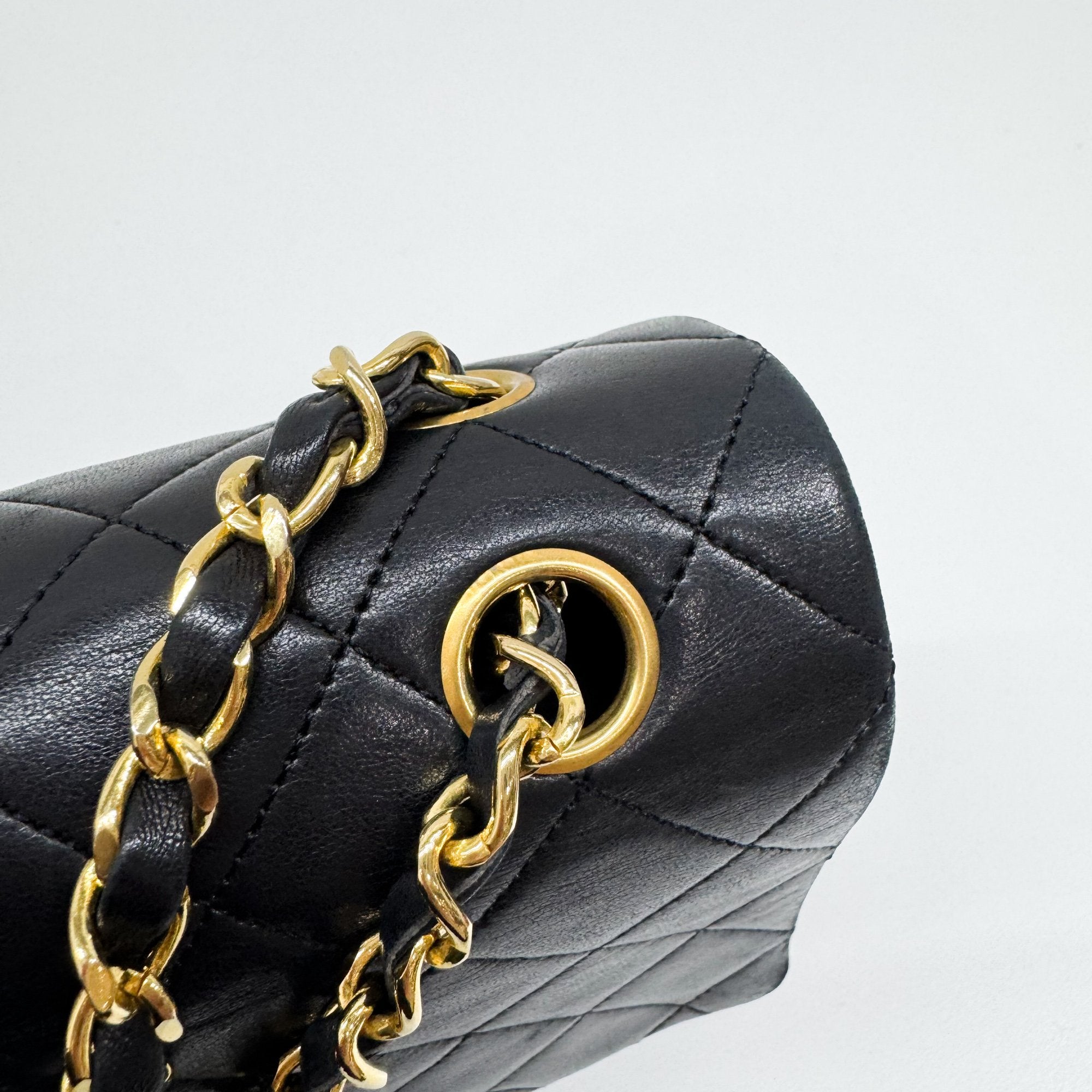 Vintage Matelassé 27 Flap Chain Black Leather Handbag