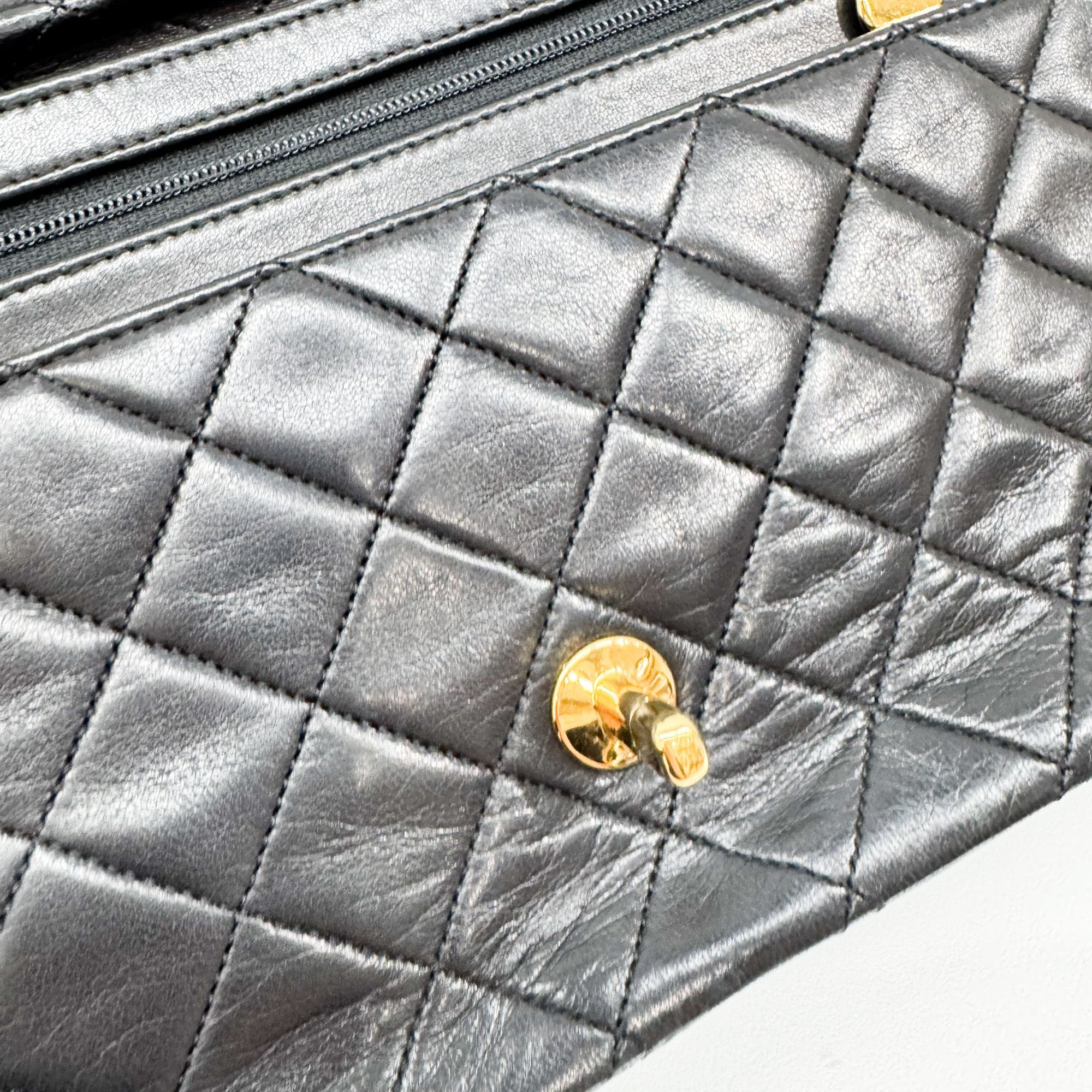 Vintage Matelassé 27 Flap Chain Black Leather Handbag